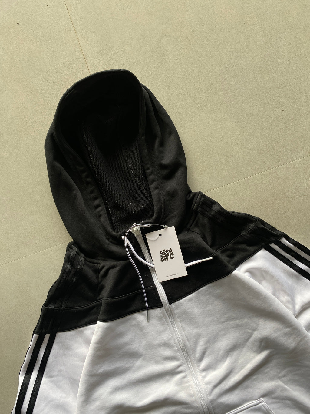 ADIDAS STRIPED JACKET - M