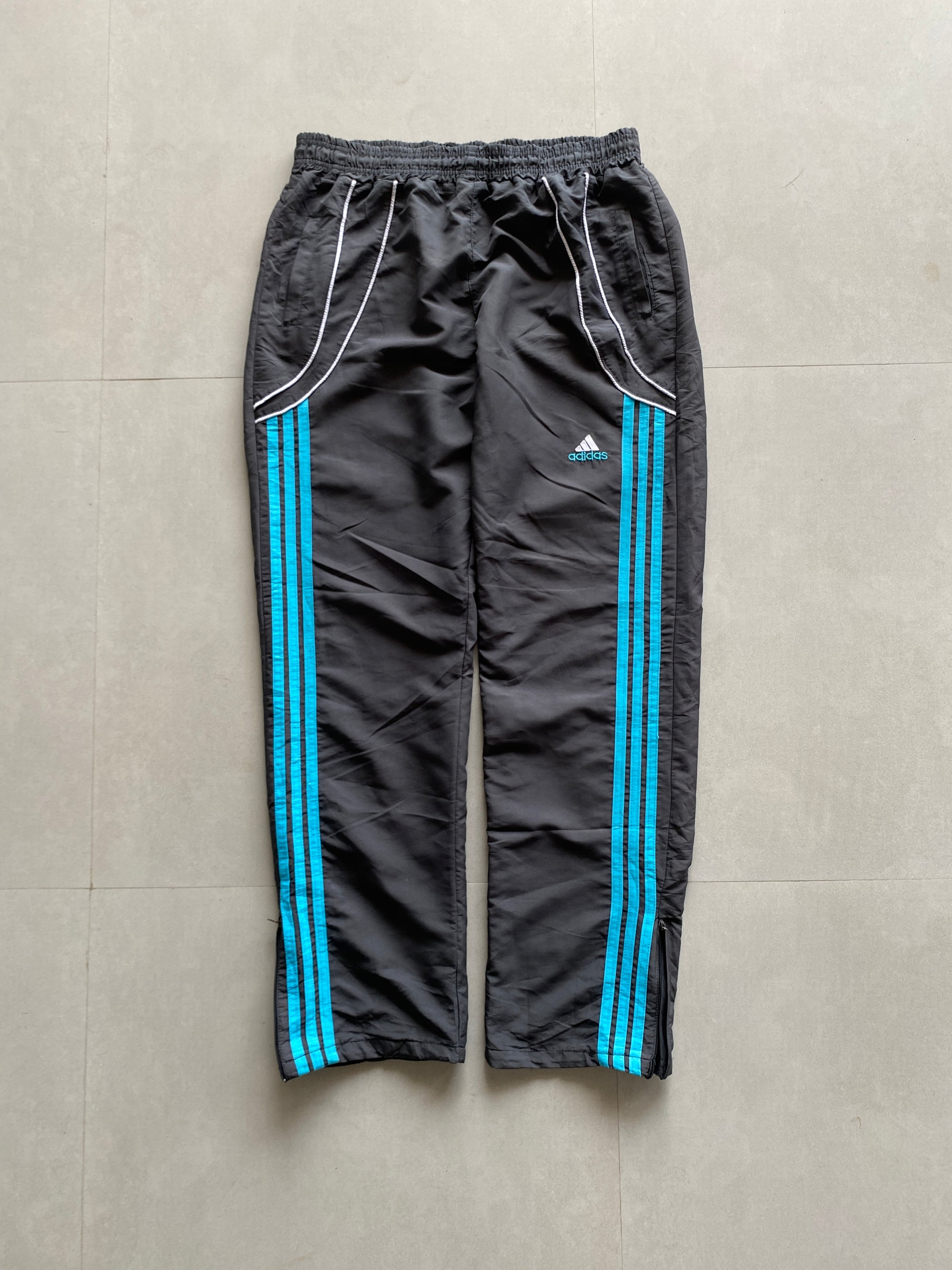 ADIDAS STRIPED BAGGY TRACK PANT - M