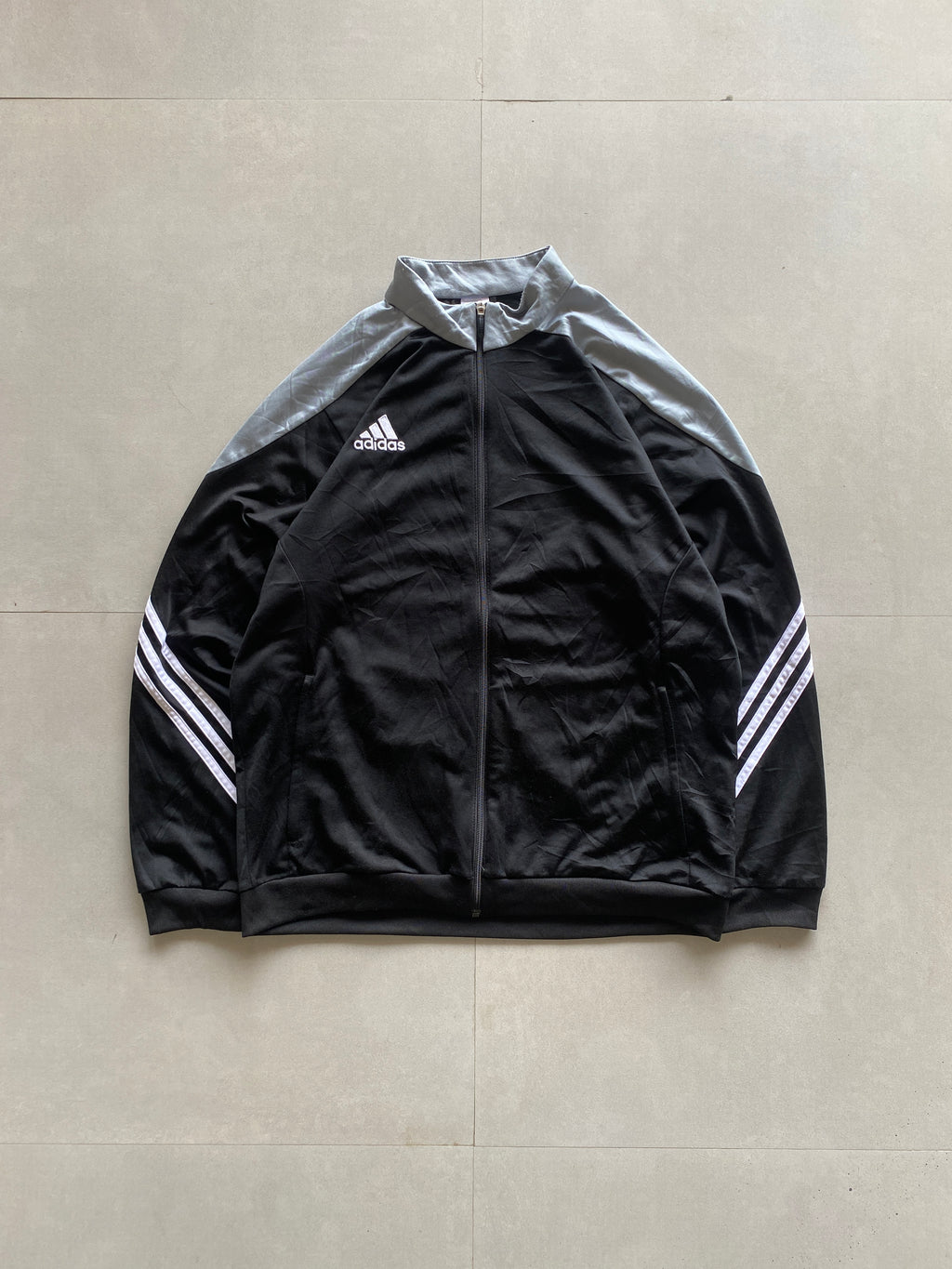 ADIDAS STRIPED JACKET - XL