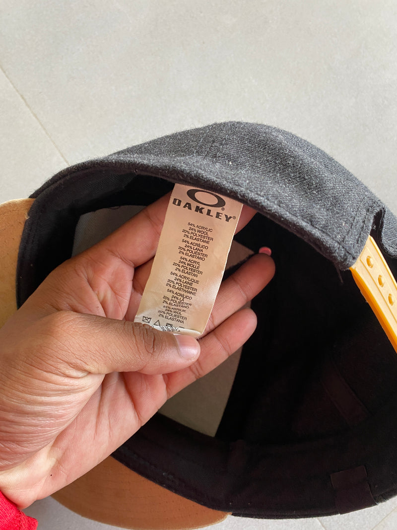 VINTAGE OAKLEY CAP