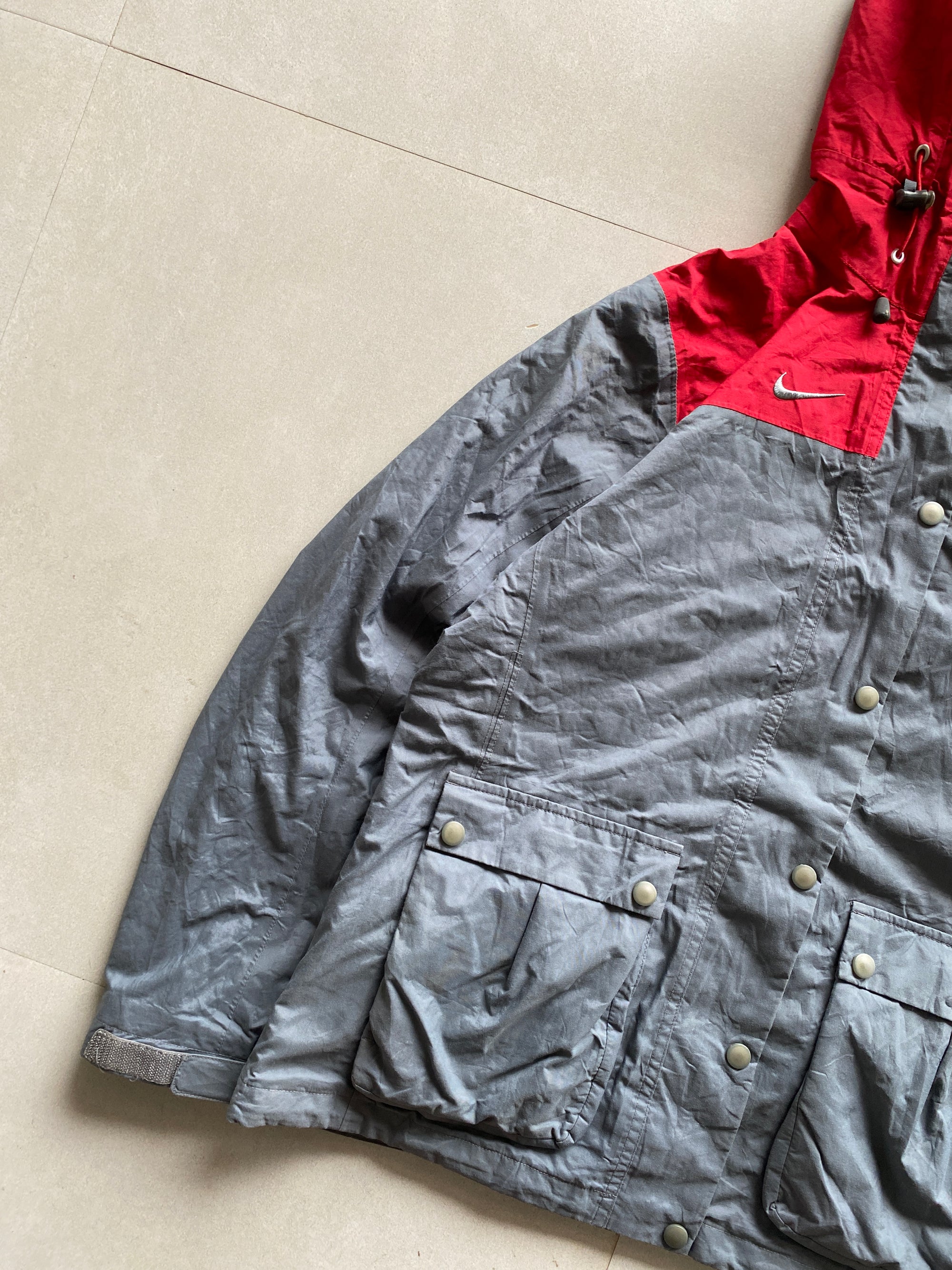 NIKE HEAVY HOODED JACKET  - M