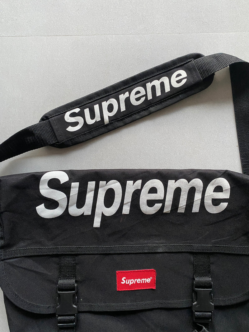 SUPREME SLING BAG