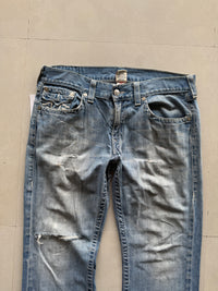 TRUE RELIGION DISTRESSED DENIM - L