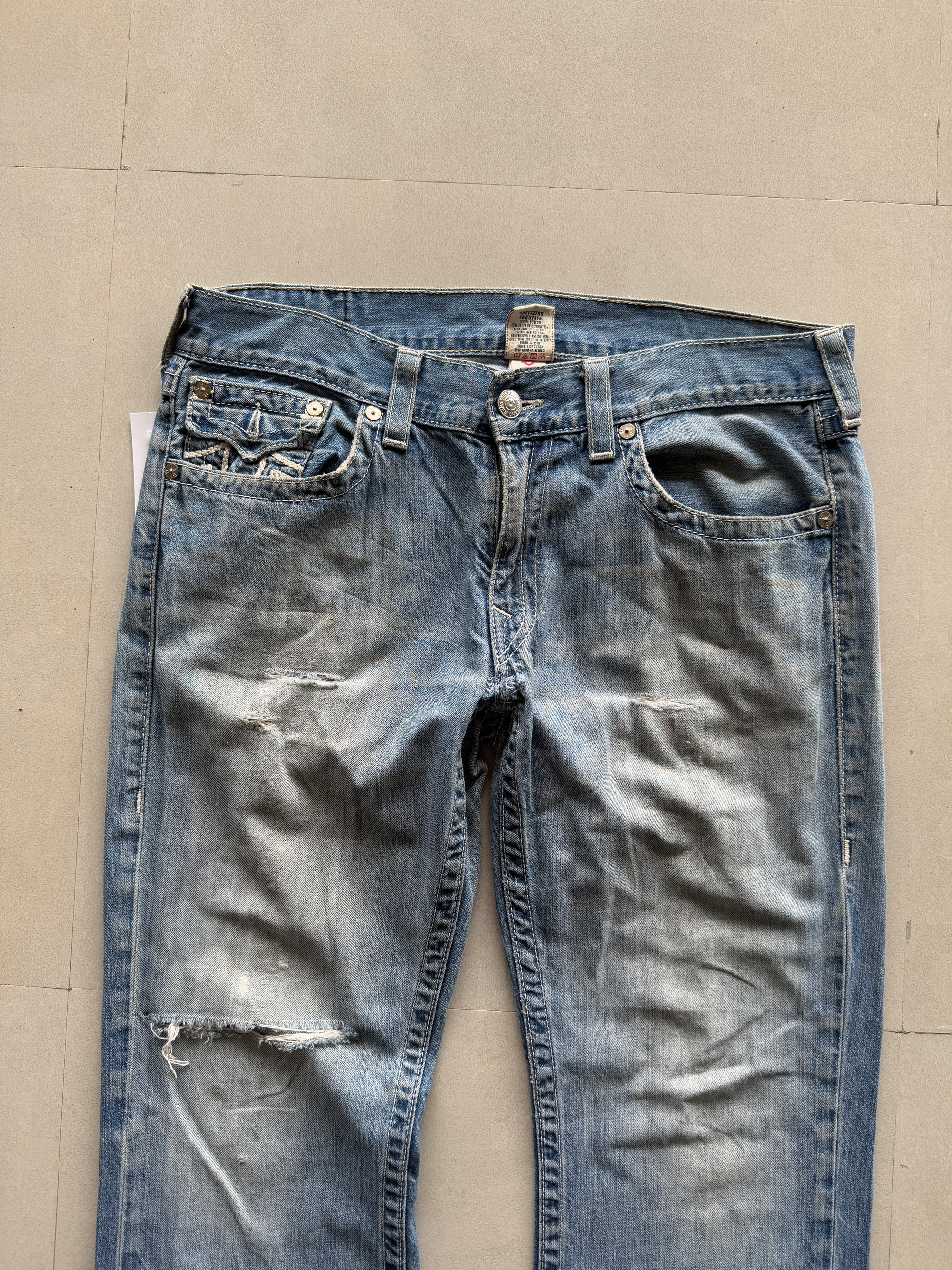 TRUE RELIGION DISTRESSED DENIM - L