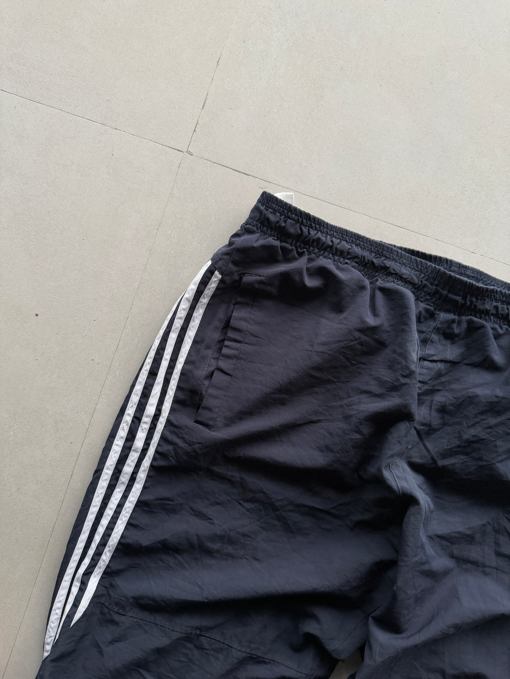 ADIDAS DARK BLUE STRIPED TRACK - L