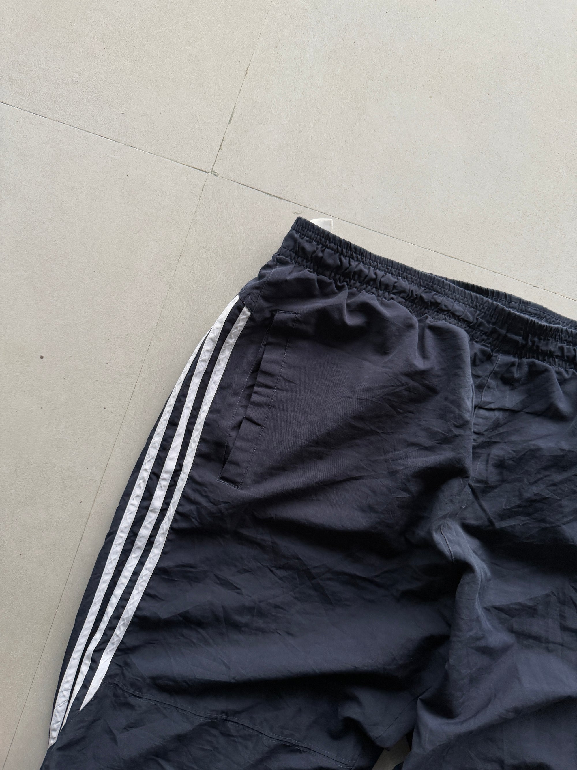 ADIDAS DARK BLUE STRIPED TRACK - L