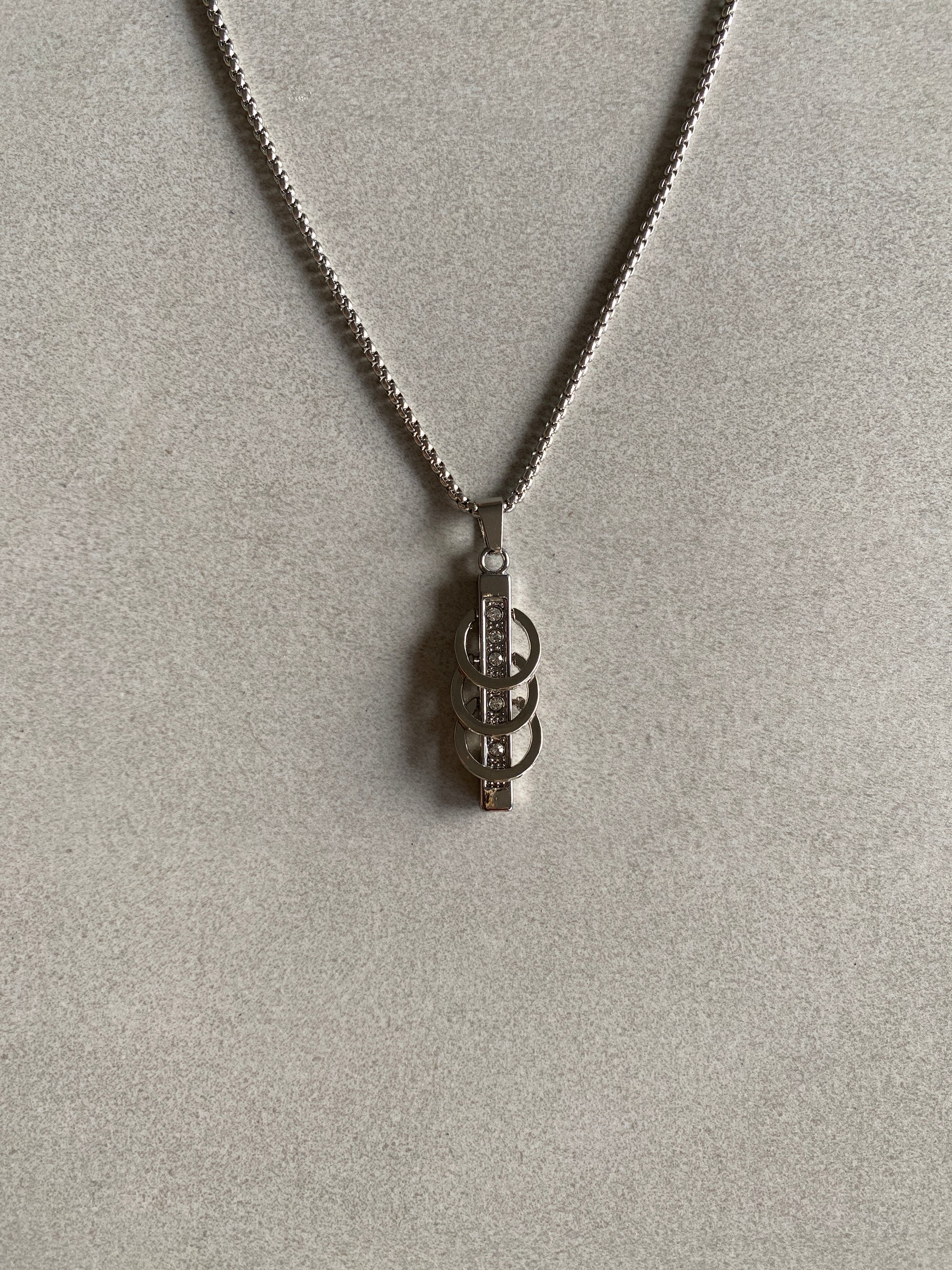 DIAMOND CIRCLE PENDANT CHAIN