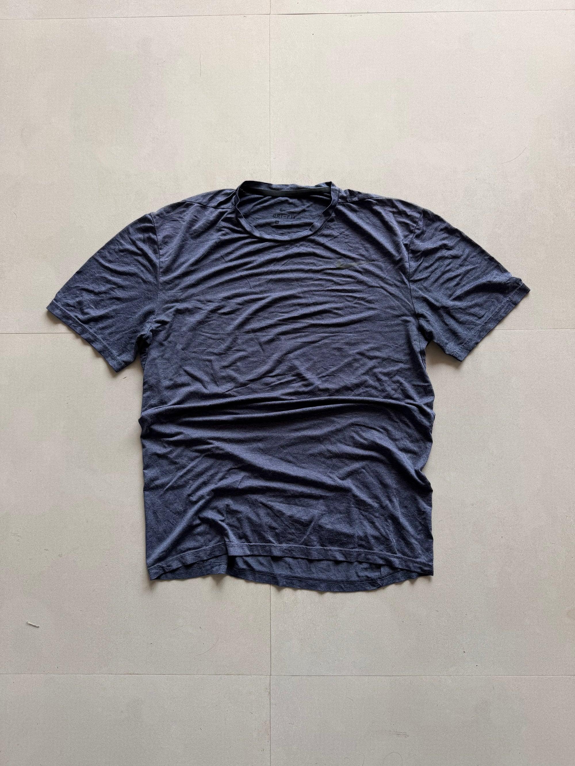 NIKE DRI FIT TEE - L