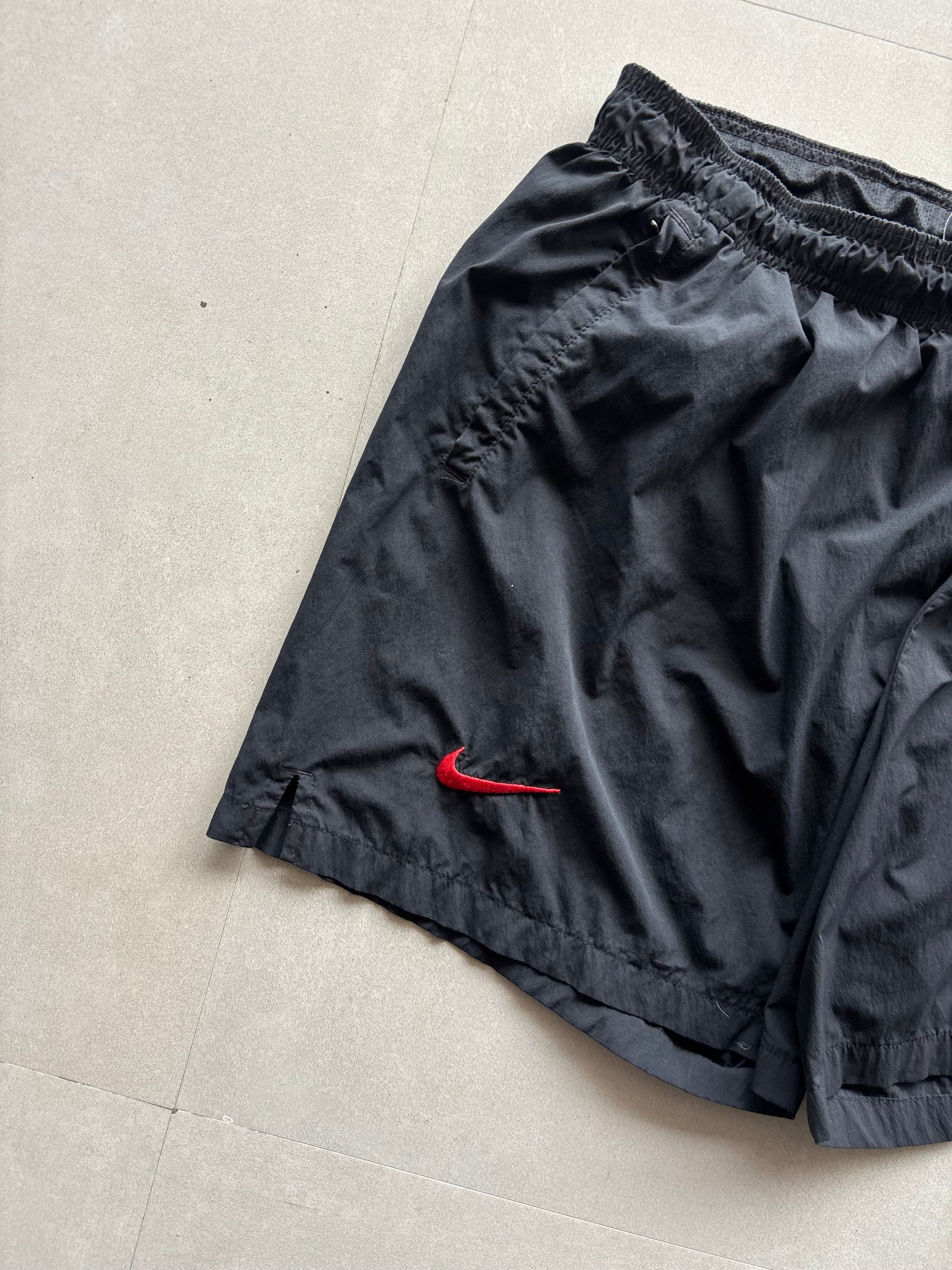 NIKE LIVERPOOL SHORTS - XL