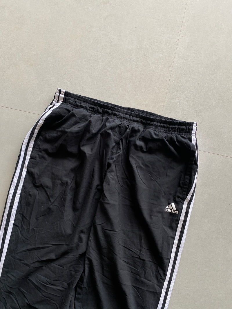 ADIDAS STRIPED BAGGY TRACK PANT - M