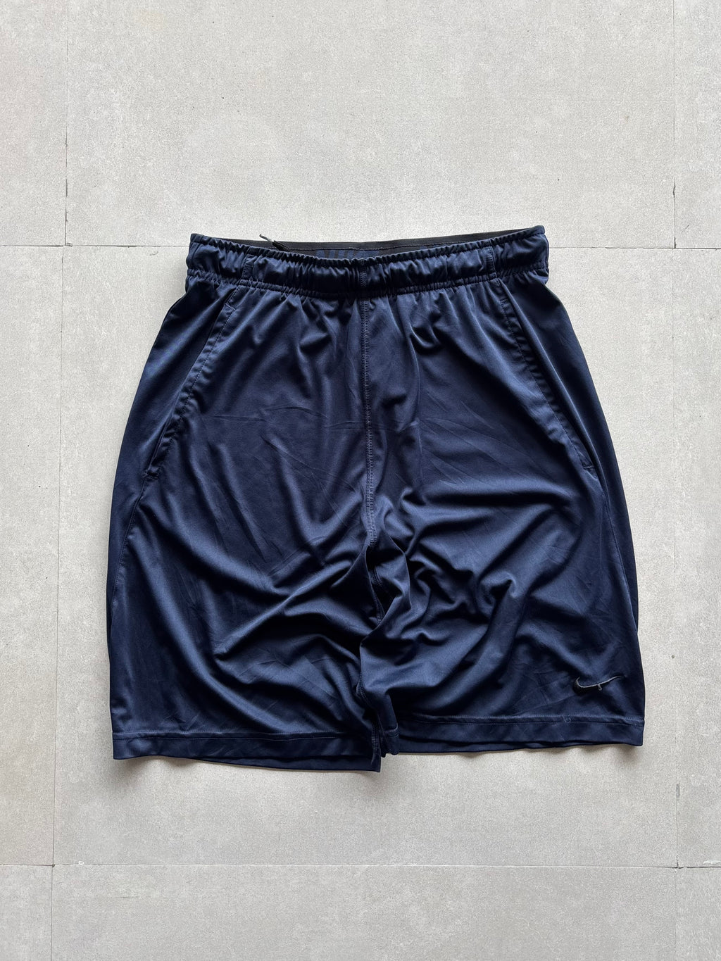 NIKE DRI-FIT SHORTS - M
