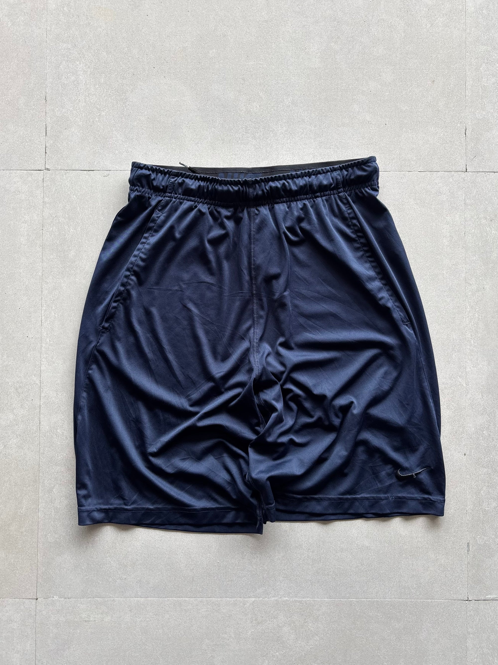 NIKE DRI-FIT SHORTS - M