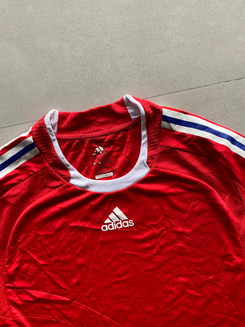 ADIDAS CENTER LOGO DRI-FIT TEE - L