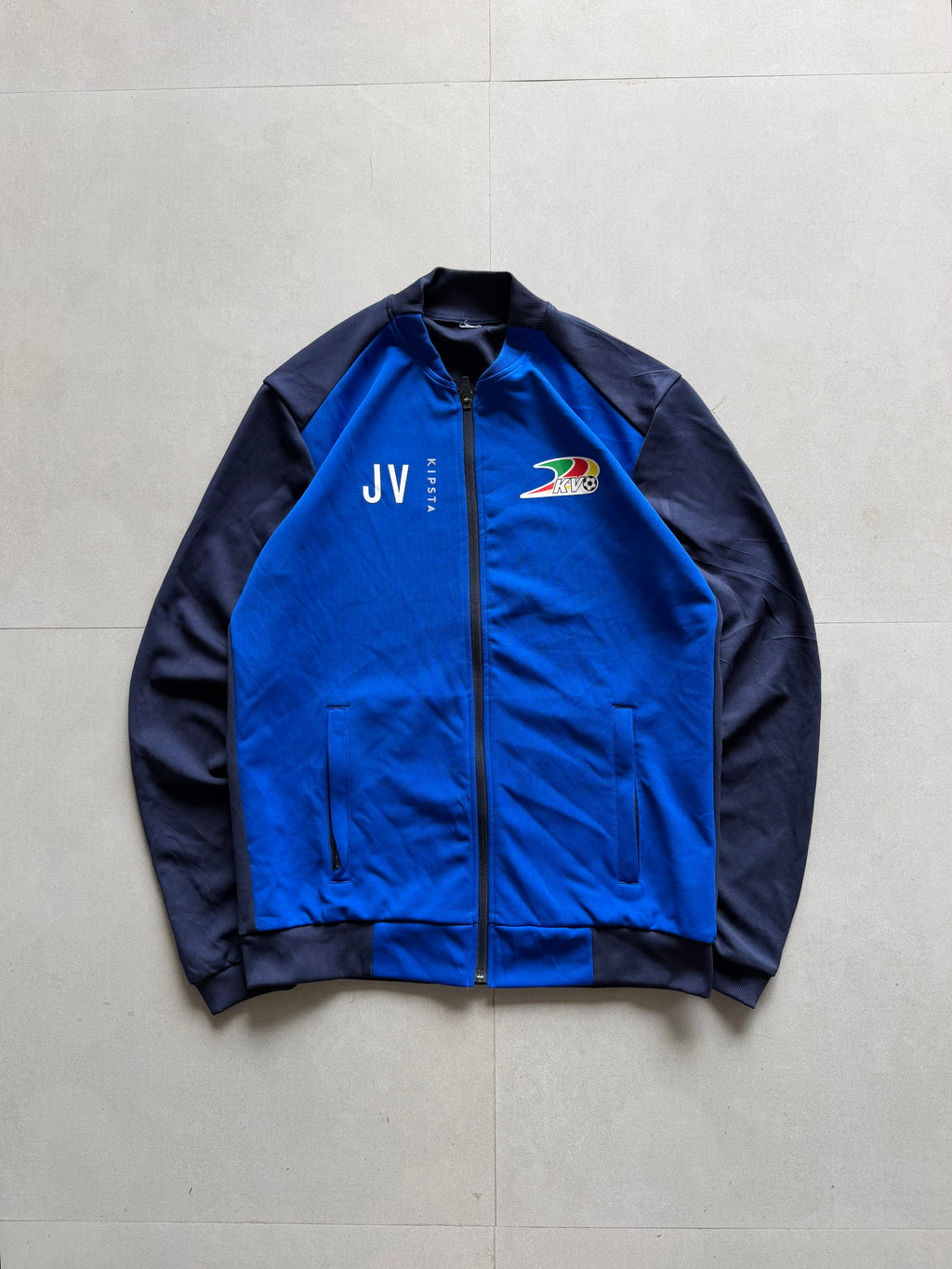 J