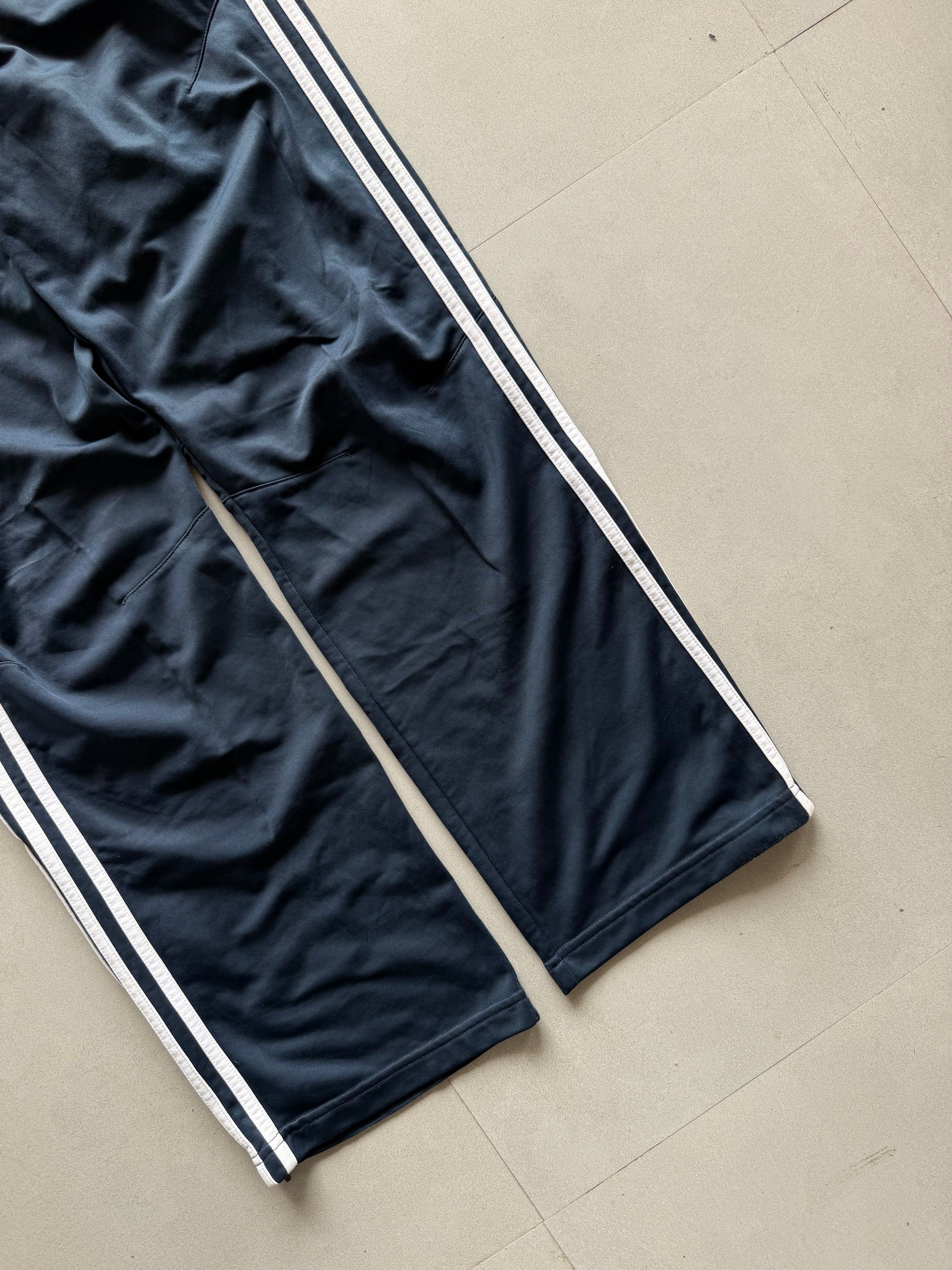 ADIDAS BAGGY STRIPED TRACK PANT16 - M