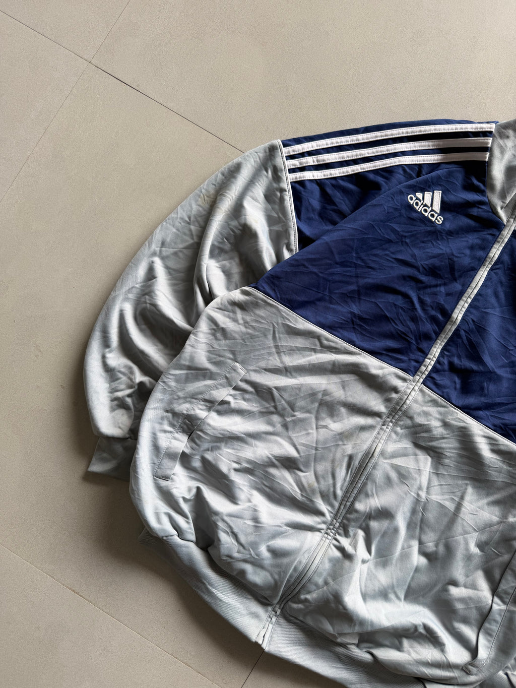 ADIDAS STRIPED JACKET - M