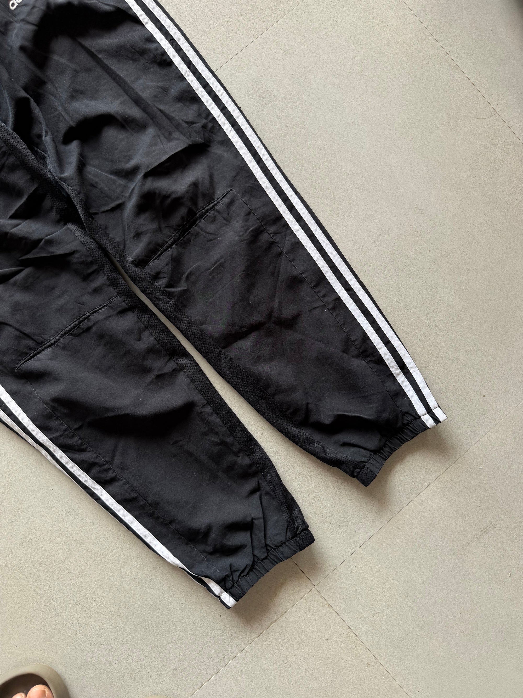 ADIDAS STRIPED TYRACK PANT28 - M