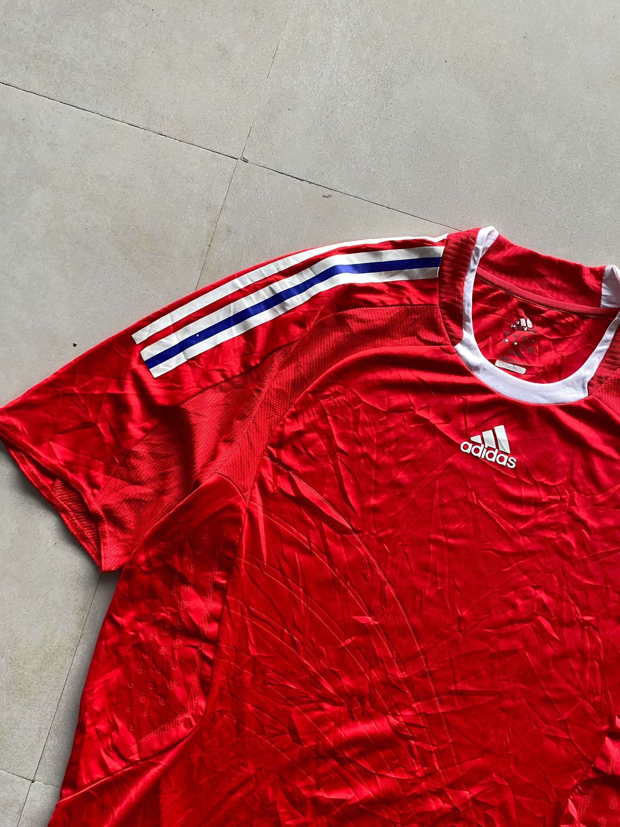 ADIDAS CENTER LOGO DRI-FIT TEE - L