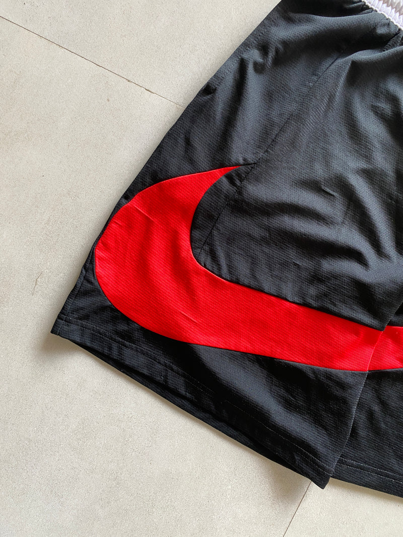 NIKE BIG SWOOSH SHORTS - M
