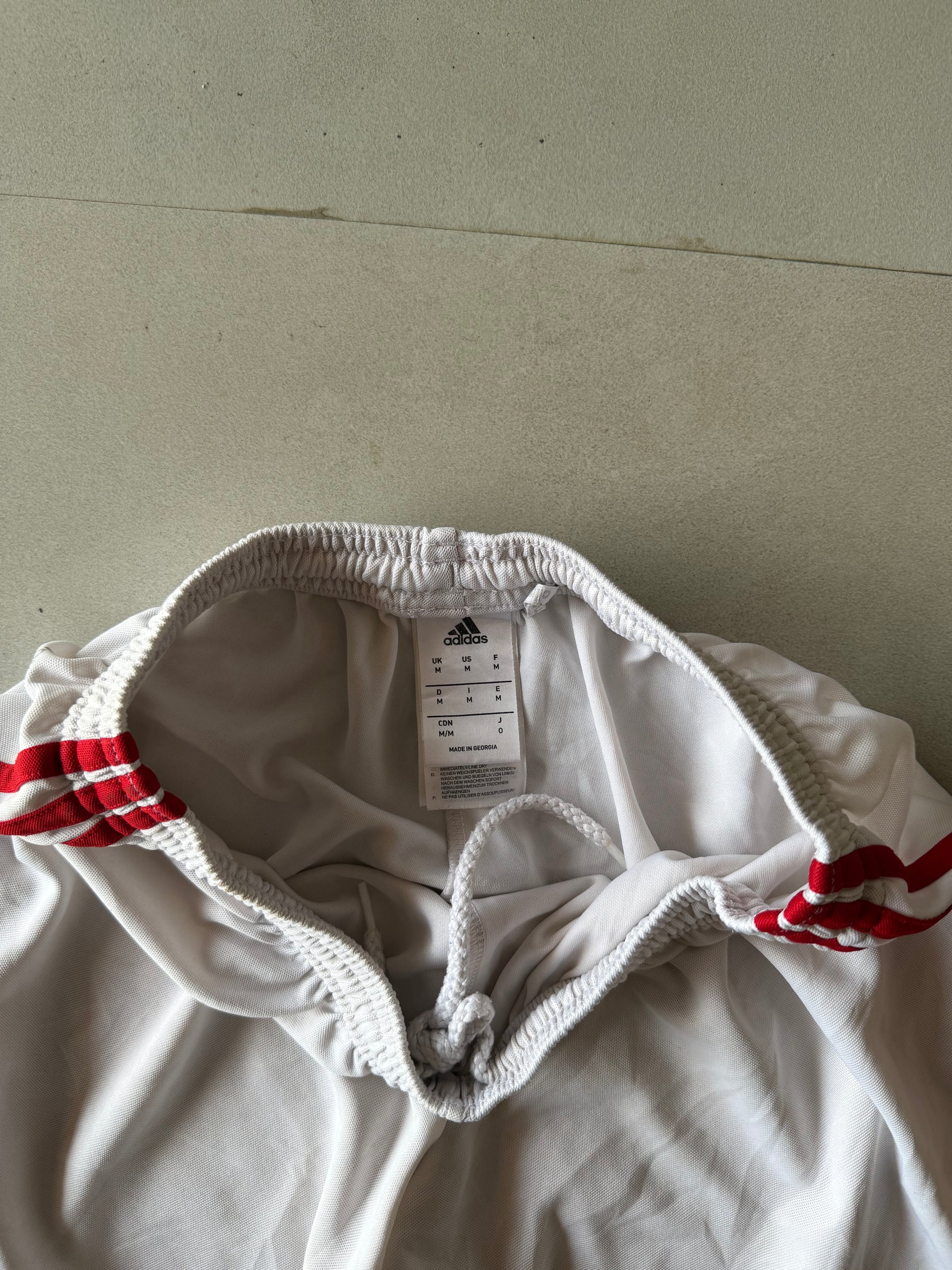 ADIDAS STRIPED SHORTS - S