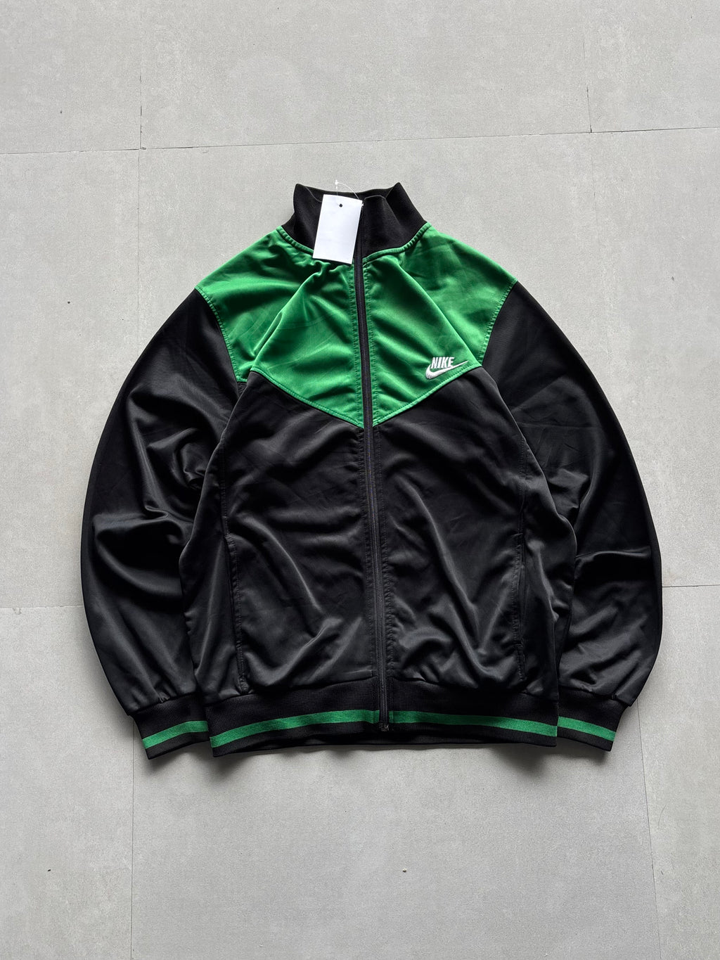 NIKE VINTAGE JACKETS - M