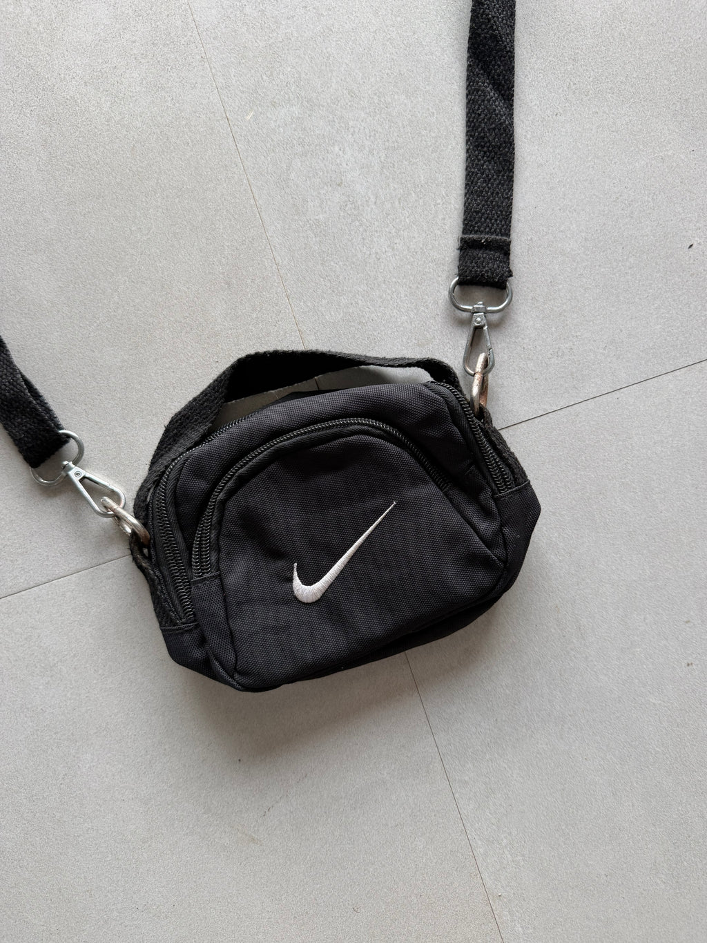 NIKE SMALL SLING BAG