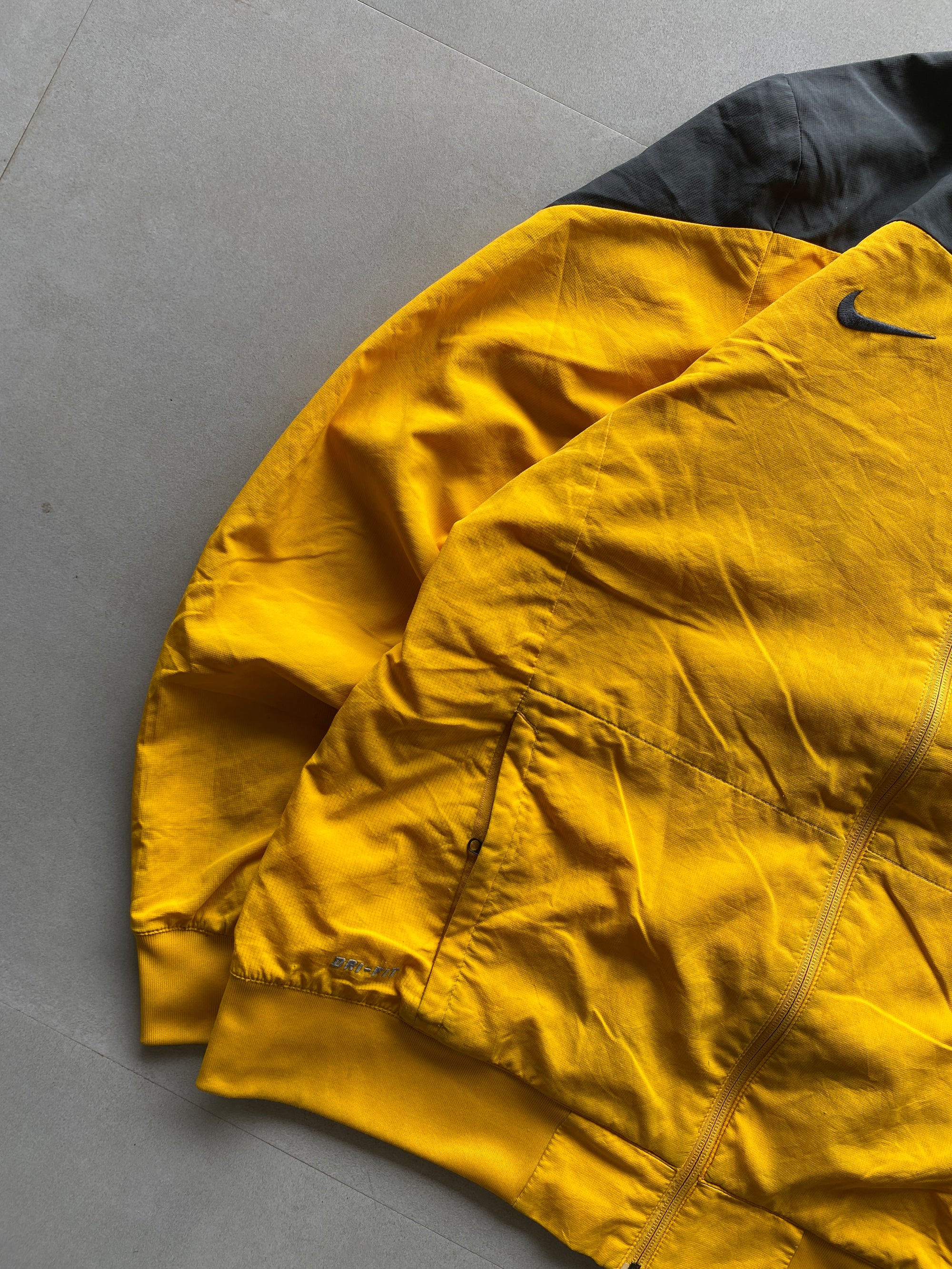 VINTAGE NIKE JUVENTUS JACKET - M