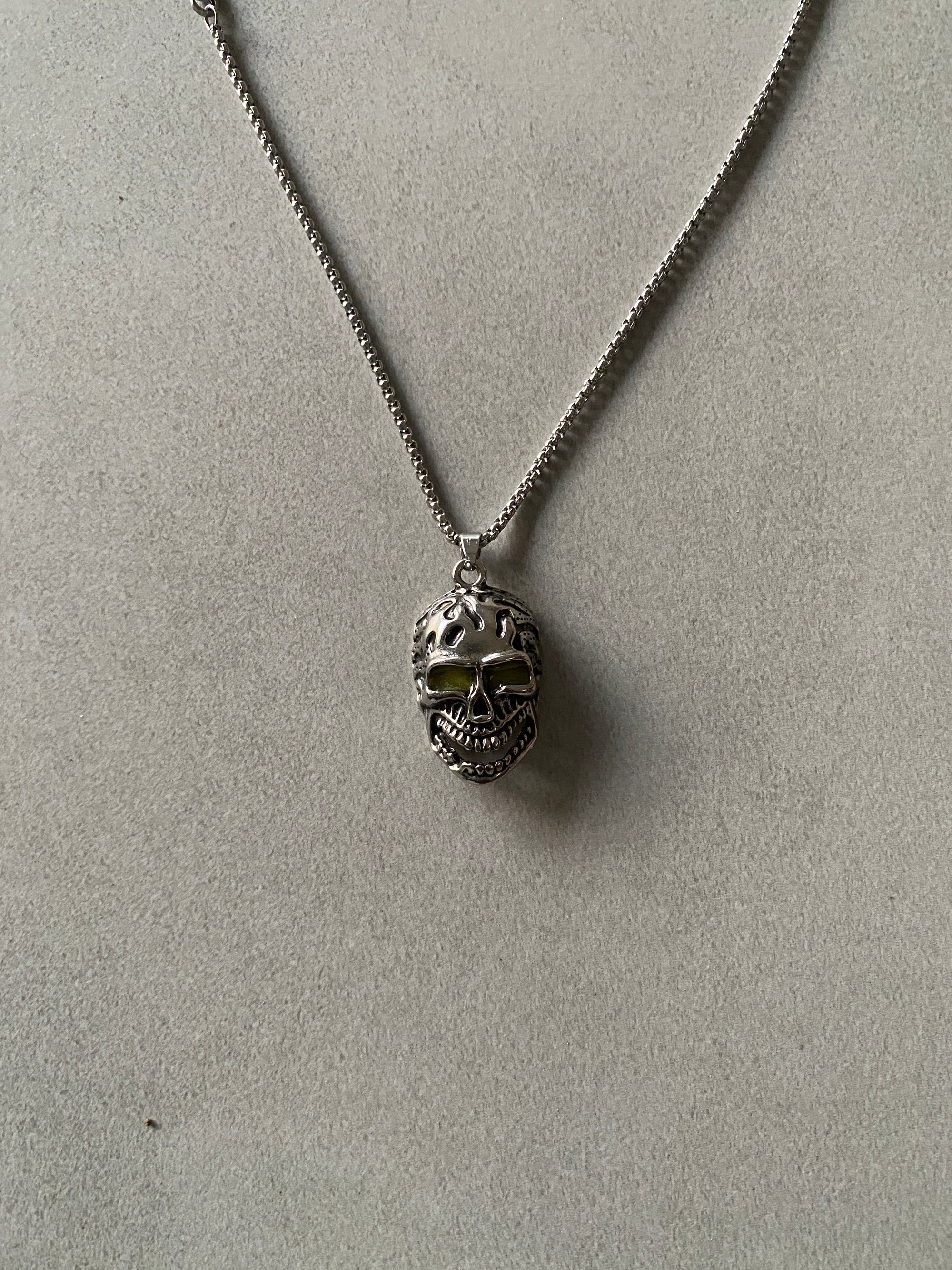 SKULL PENDANT CHAIN