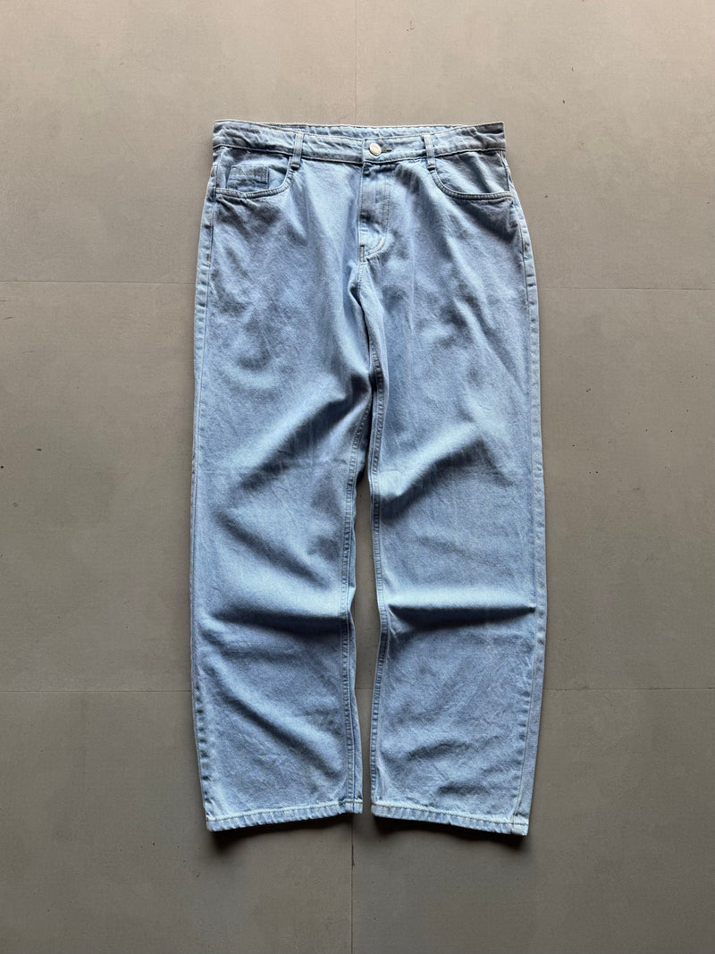 B24 STRIGHT FIT DENIM - M