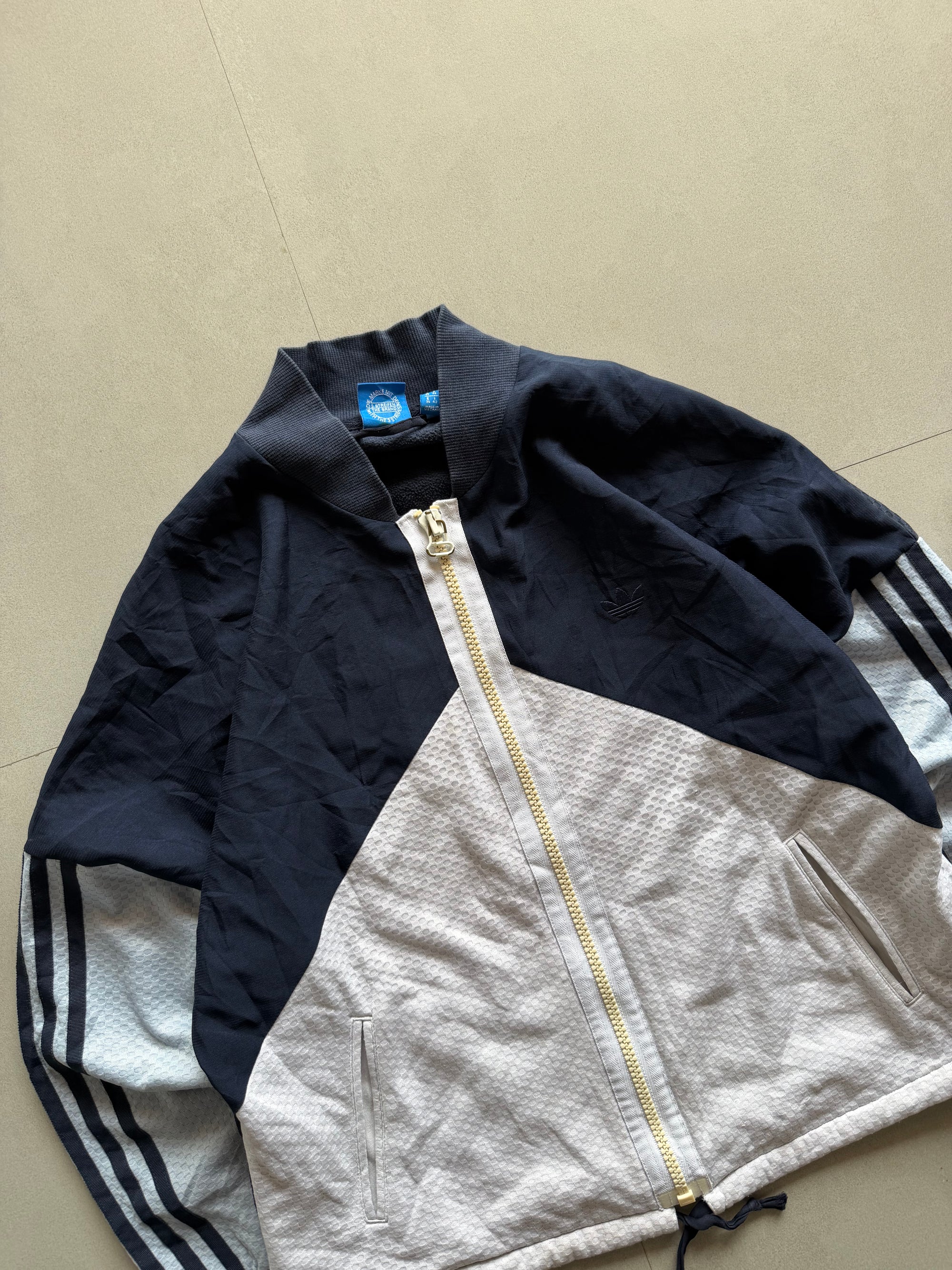 ADIDAS ORGINALS STRIPED JACKET - M