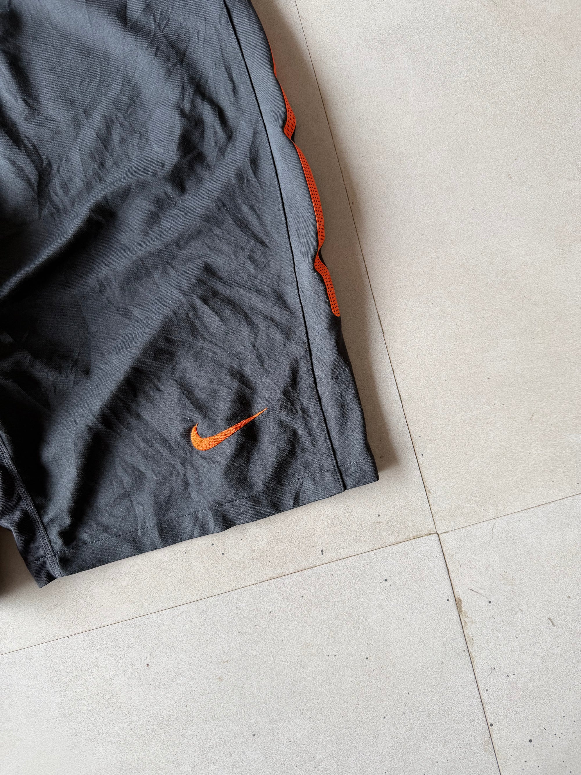 NIKE NETHERLANDS SHORTS - L