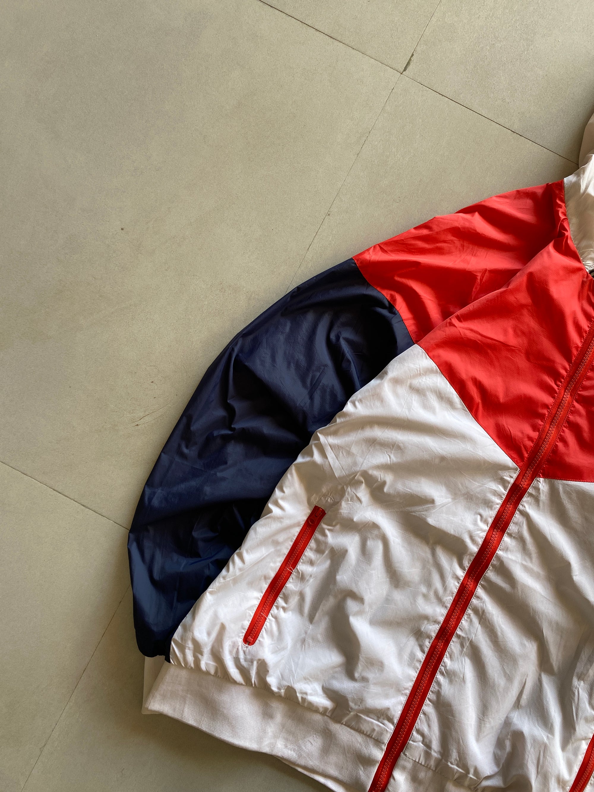NIKE HOODED JACKET - L