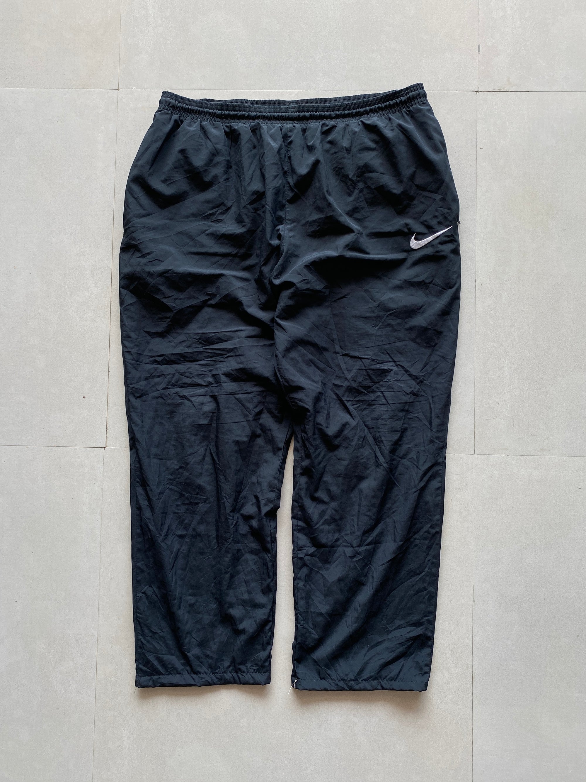NIKE TRACK PANT - L