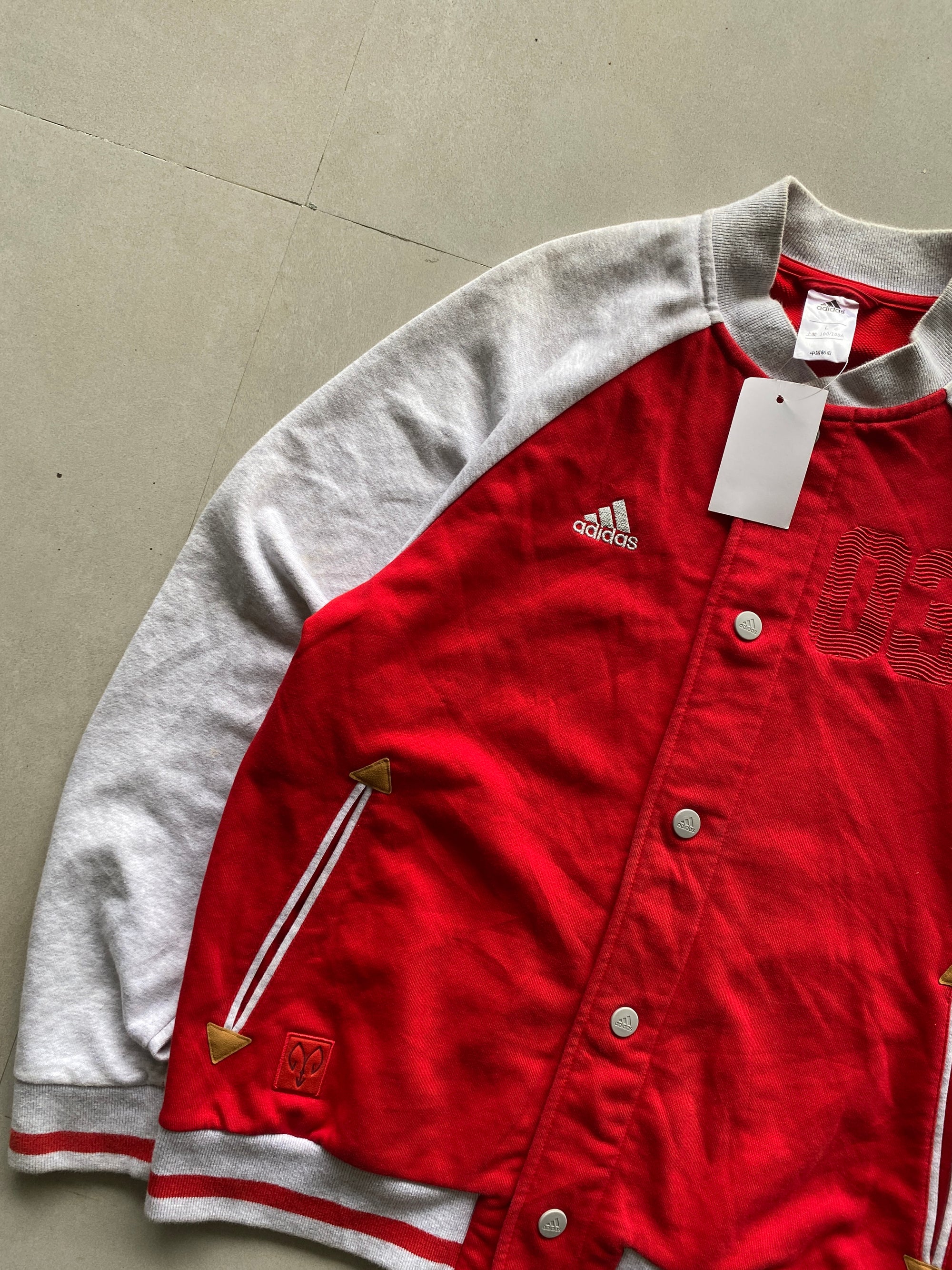 ADIDAS VARSITY JACKET - M