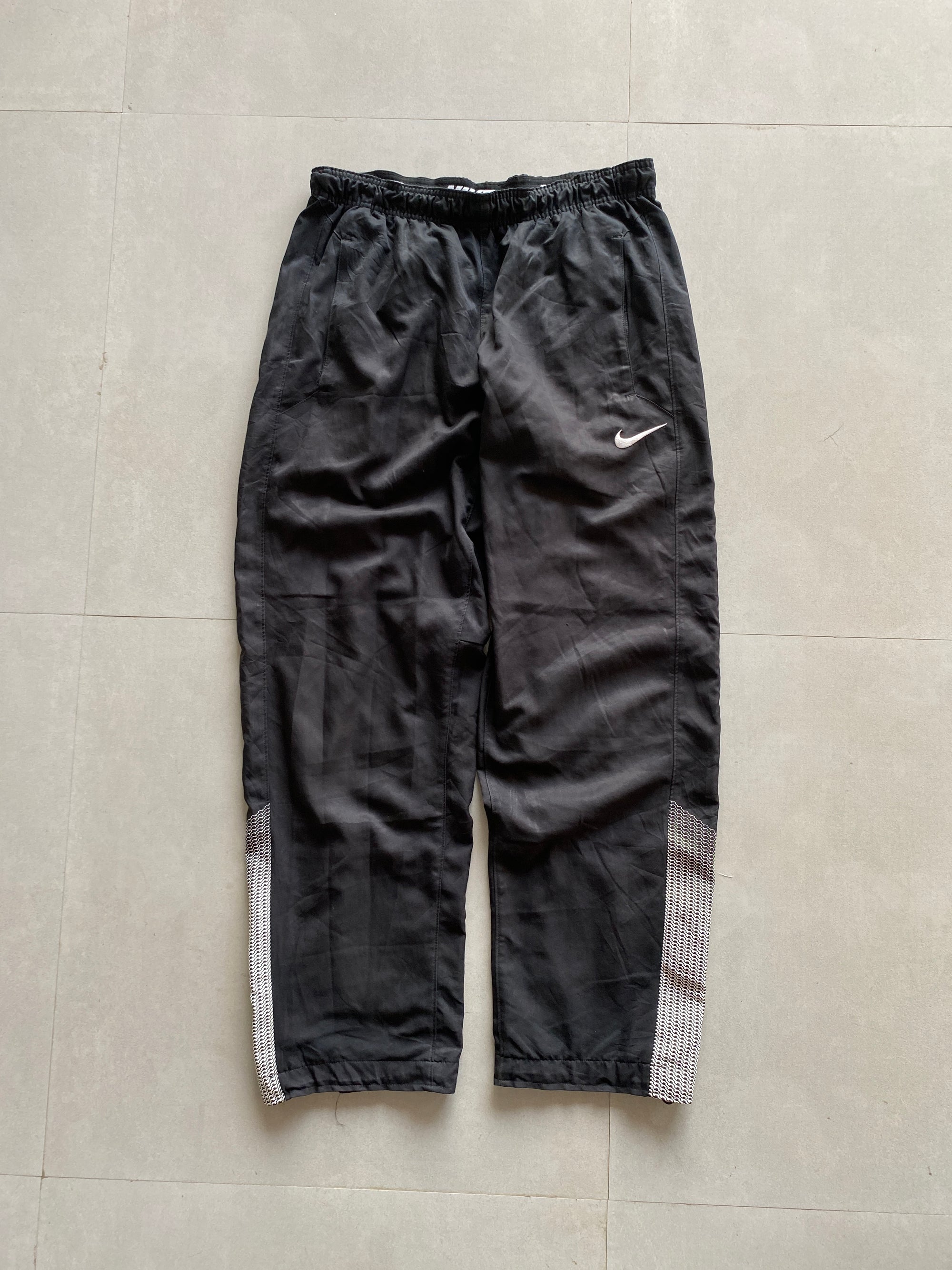 VINTAGE NIKE TRACK PANT - M
