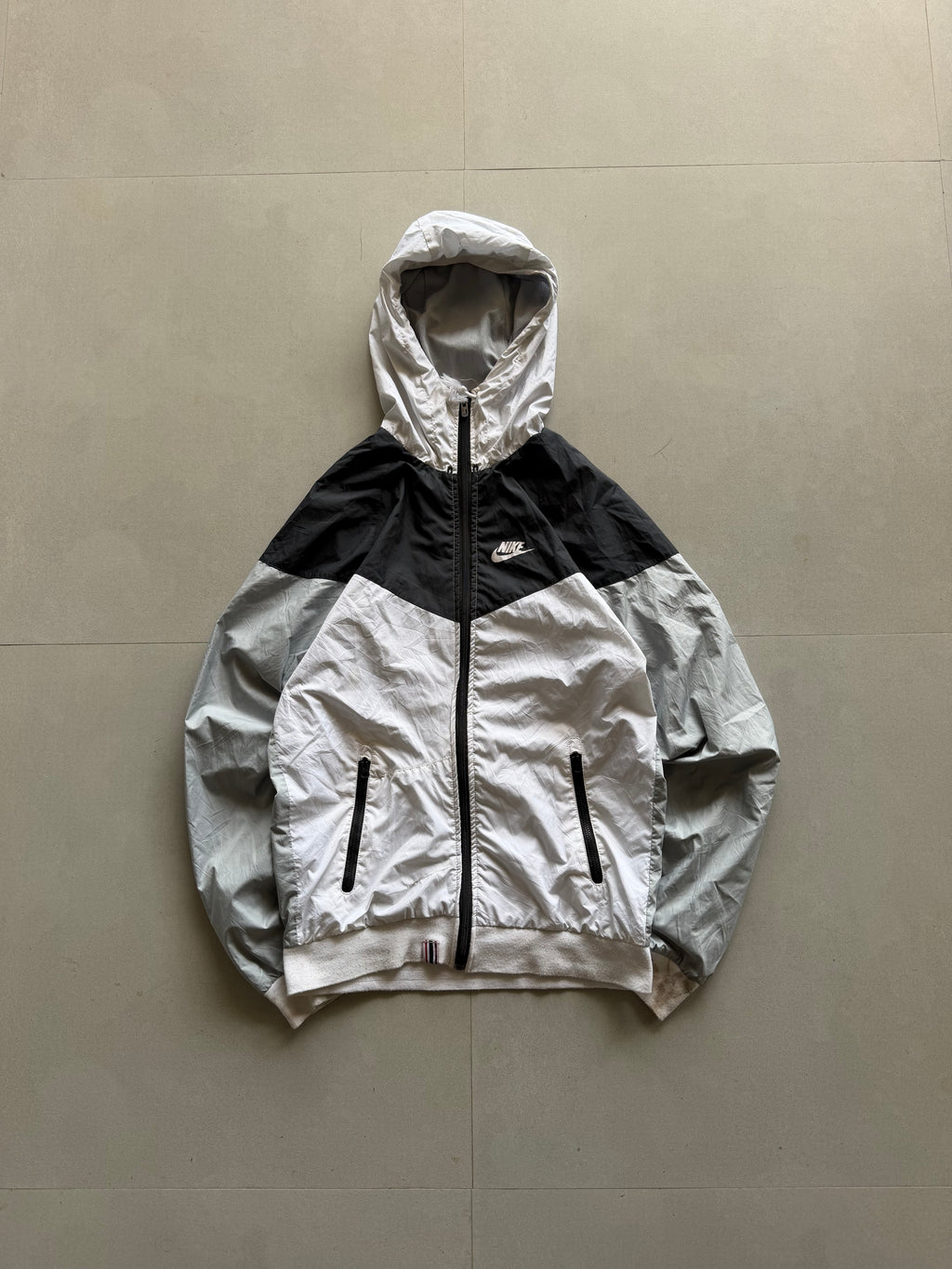 VINTAGE NIKE HOODED JACKET -