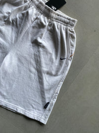 NIKE SHORTS WITH TAGS - M