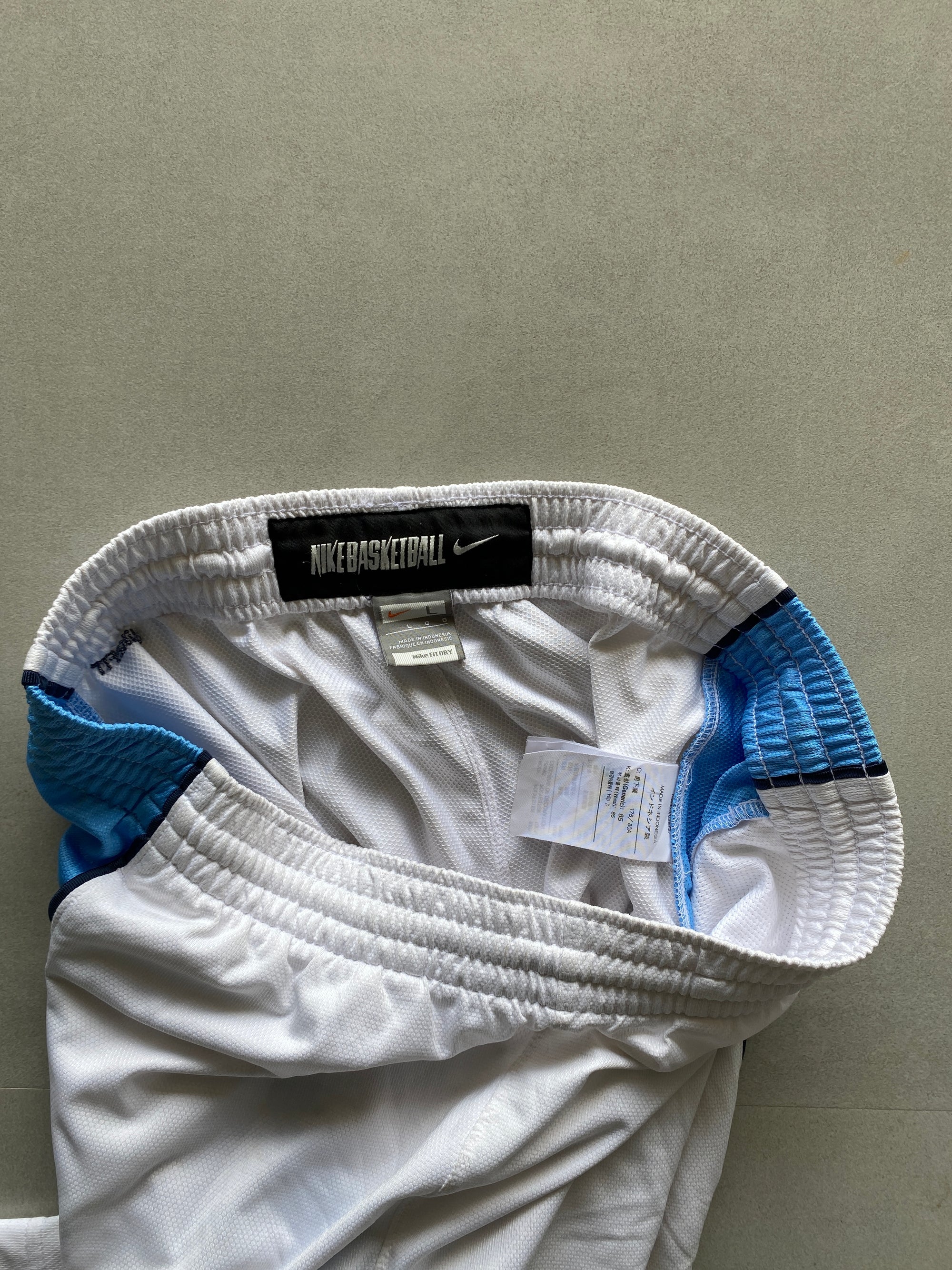NIKE BASKETBALL SHORTS - L