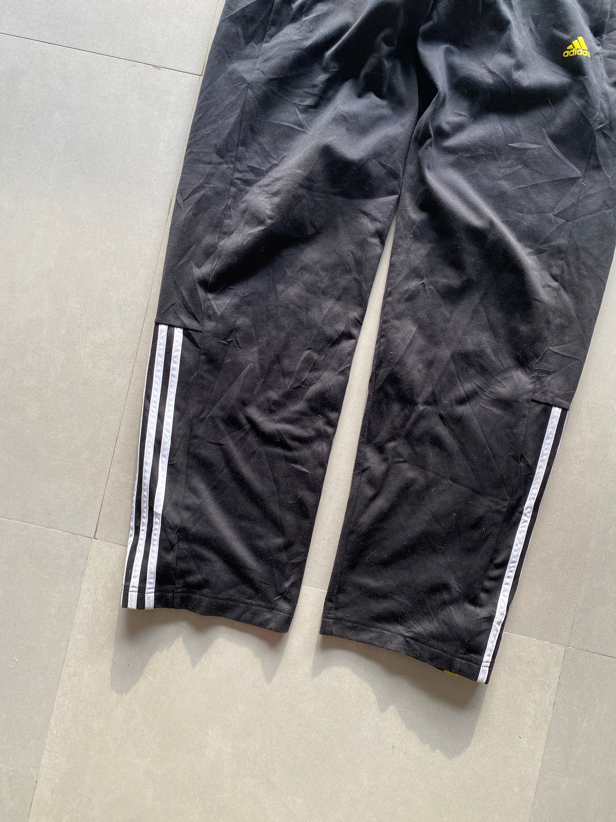 ADIDAS STRIPED TRACK - L