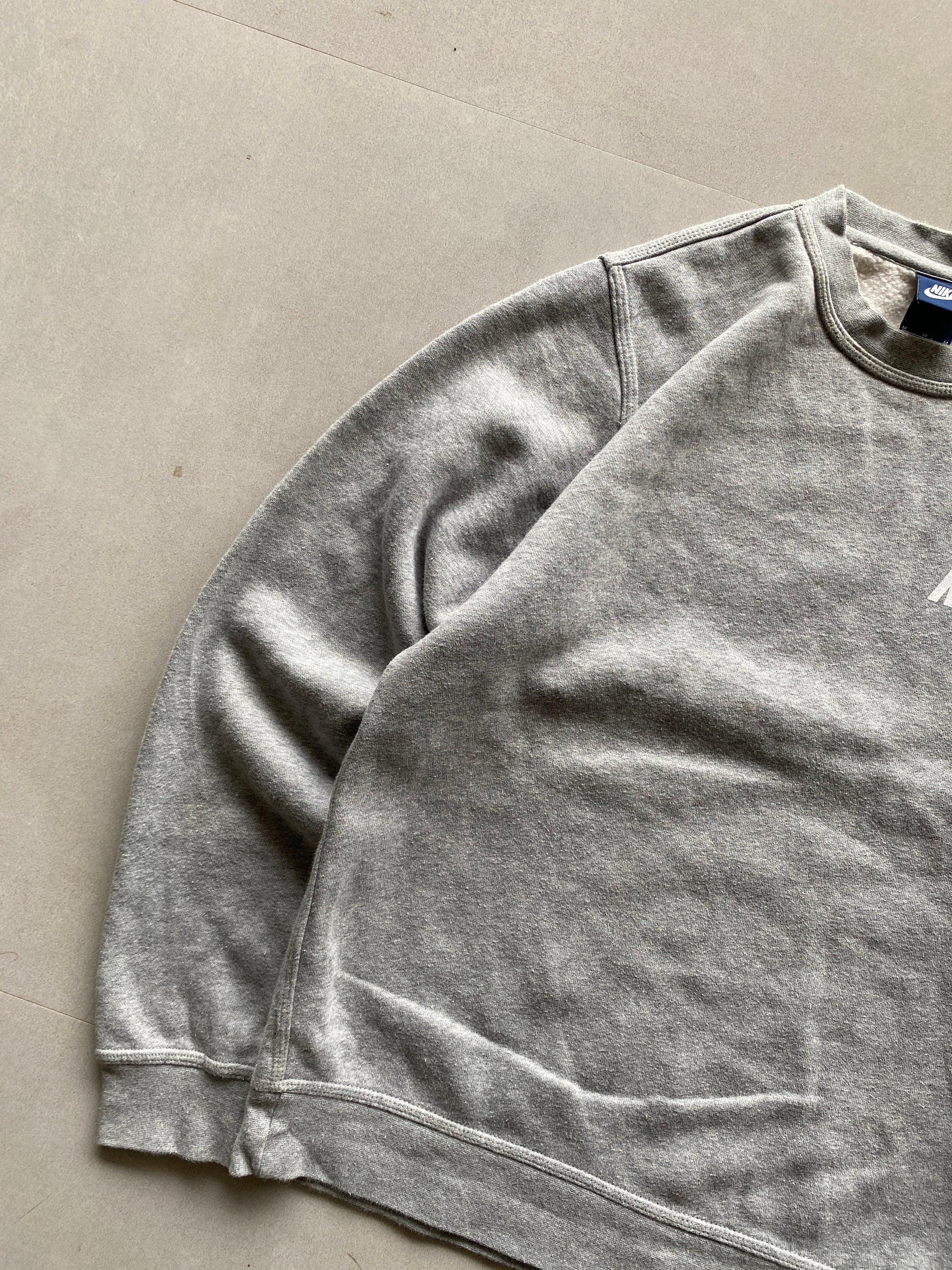 VINTAGE NIKE CREW NECK - M