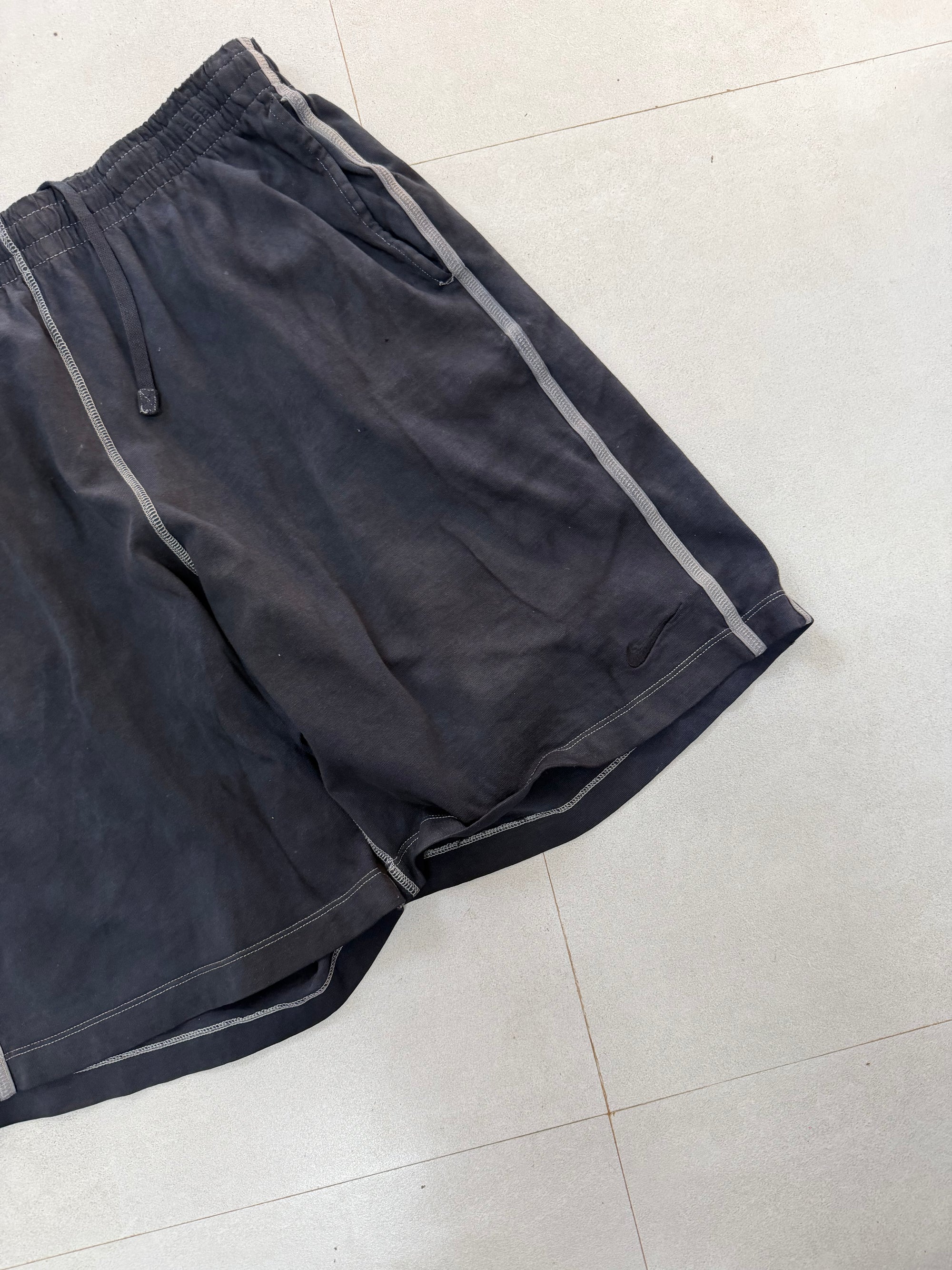 NIKE ATH SWEAT SHORTS - M