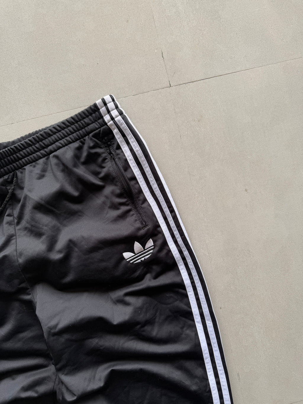 ADIDAS ORGINALS STRIPED TRACK - L