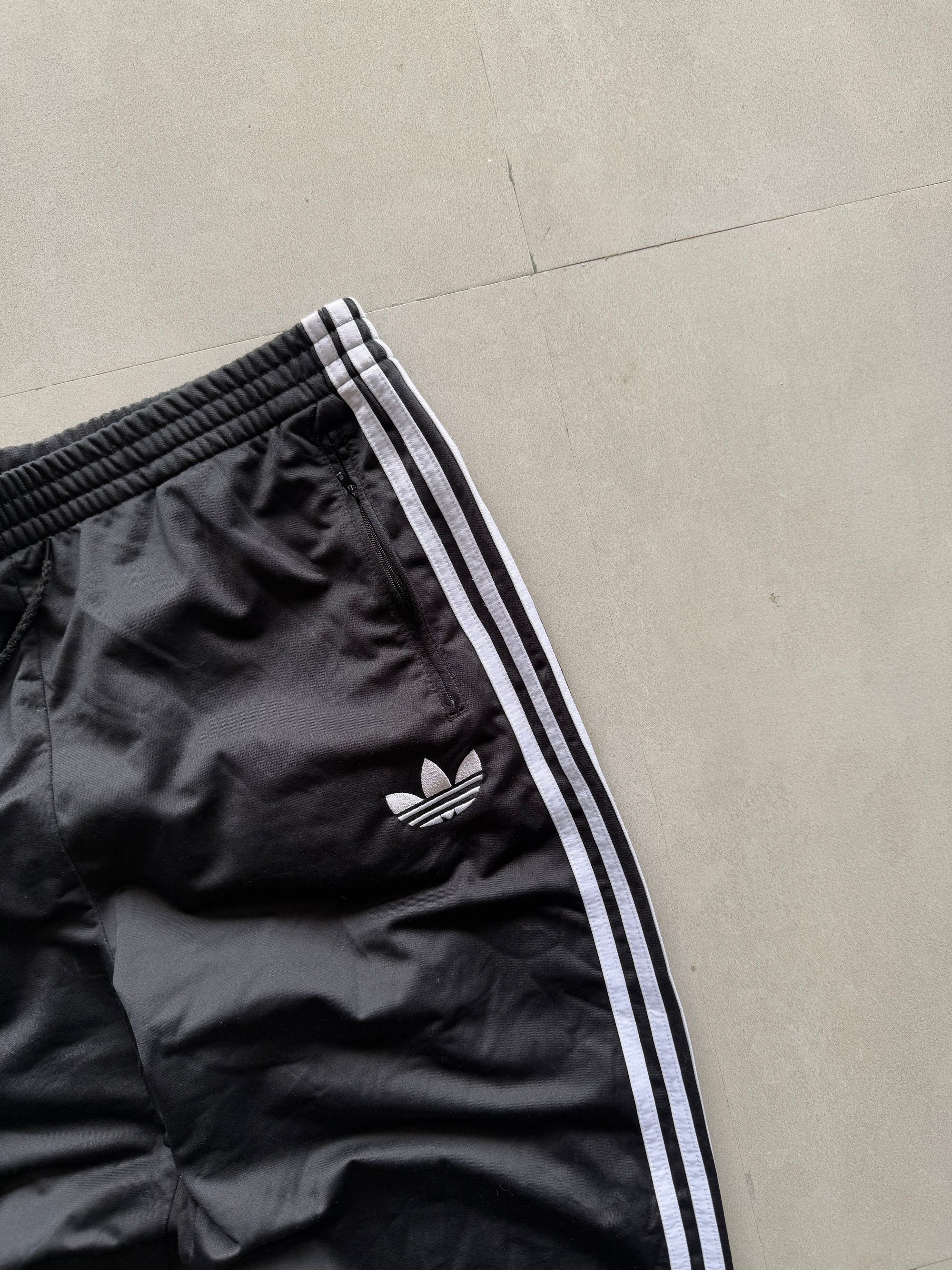 ADIDAS ORGINALS STRIPED TRACK - L