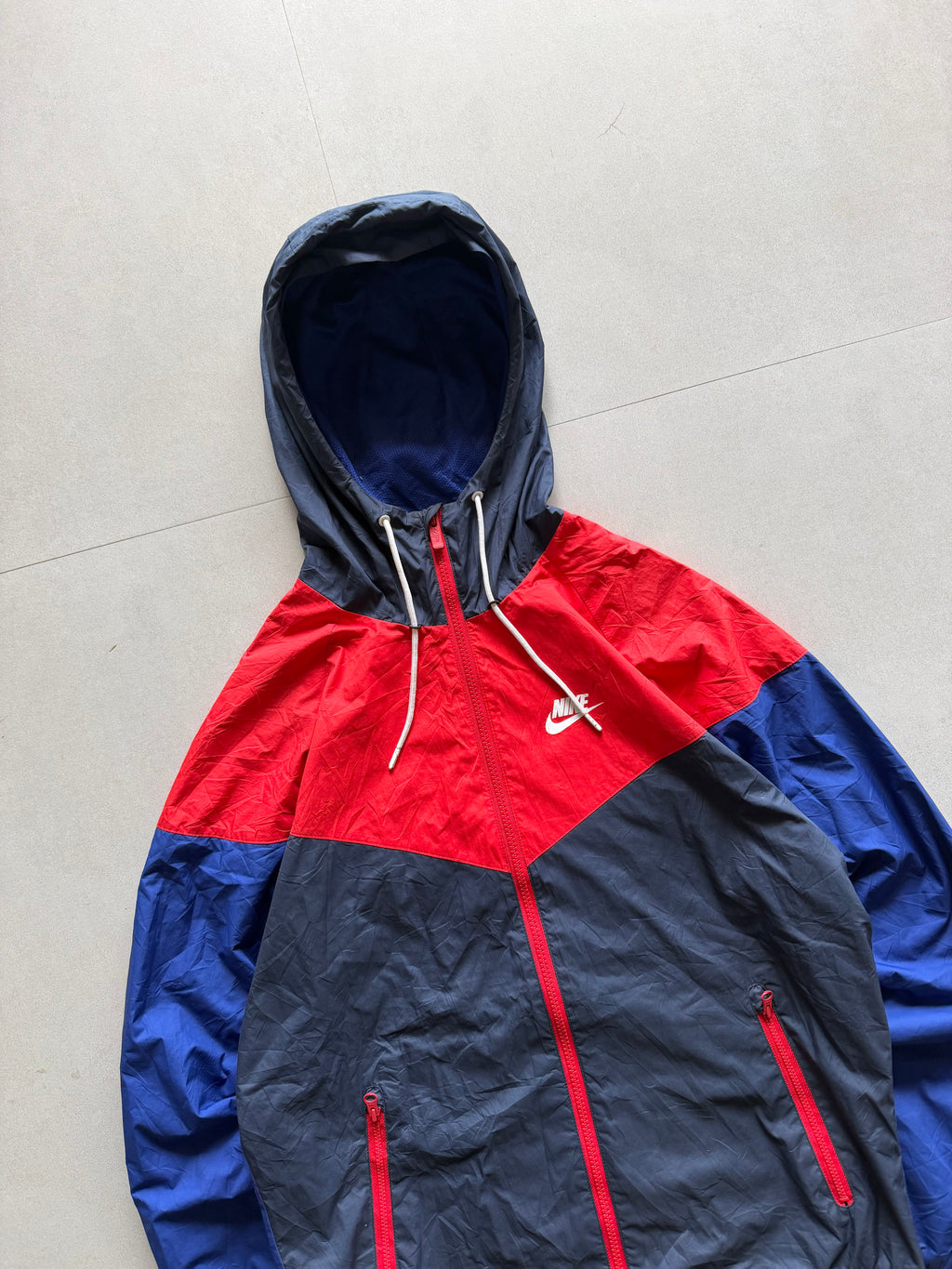 NIKE HOODED JACKET - M