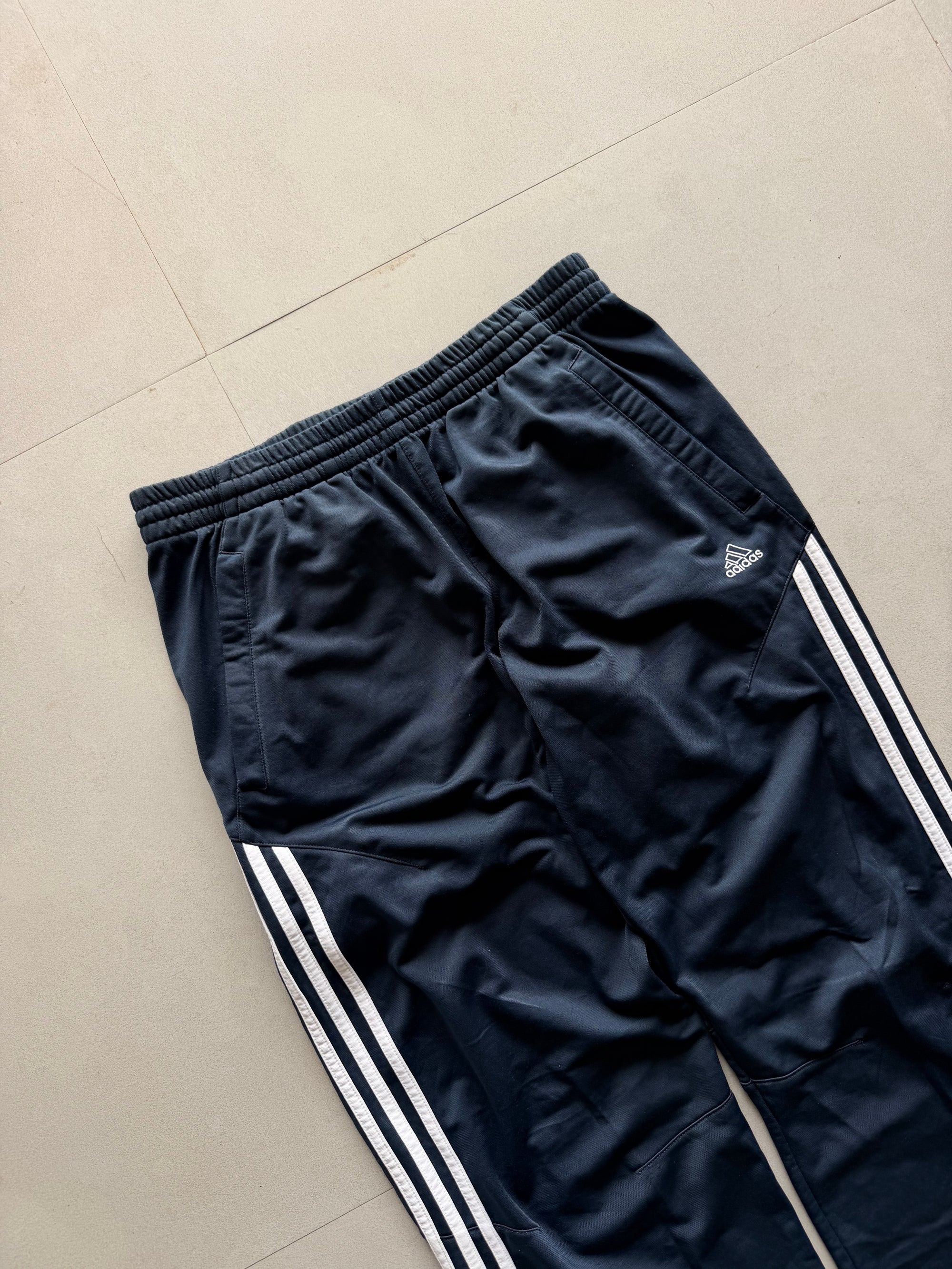 ADIDAS BAGGY STRIPED TRACK PANT16 - M