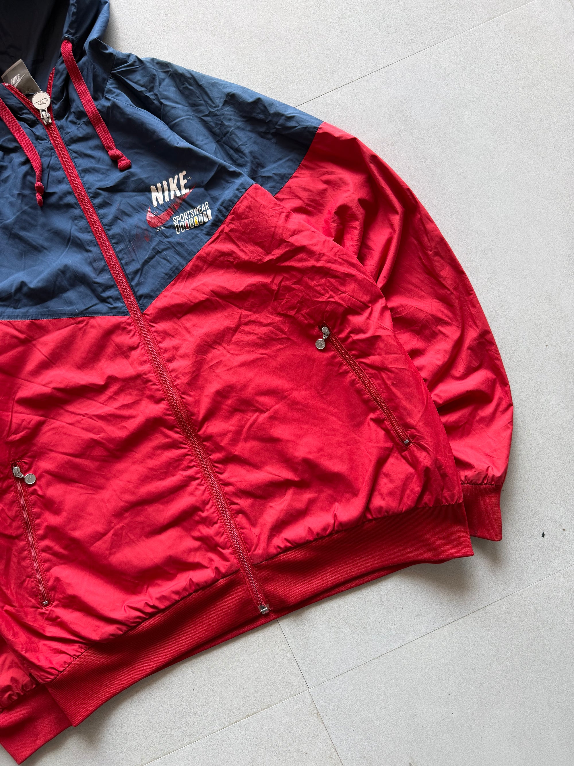 NIKE HOODED JACKET - M
