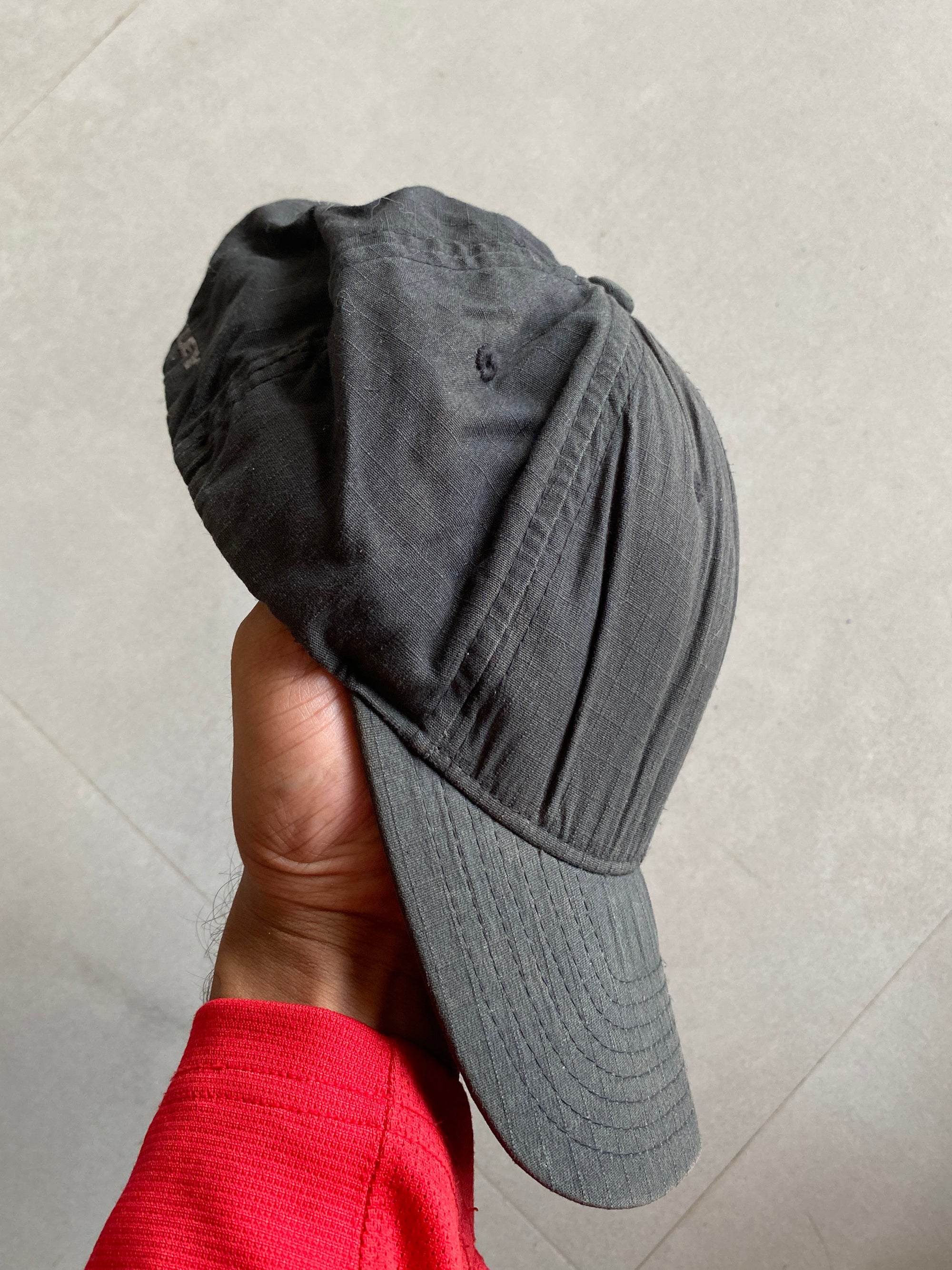 VINTAGE OAKLEY LOGO CAP