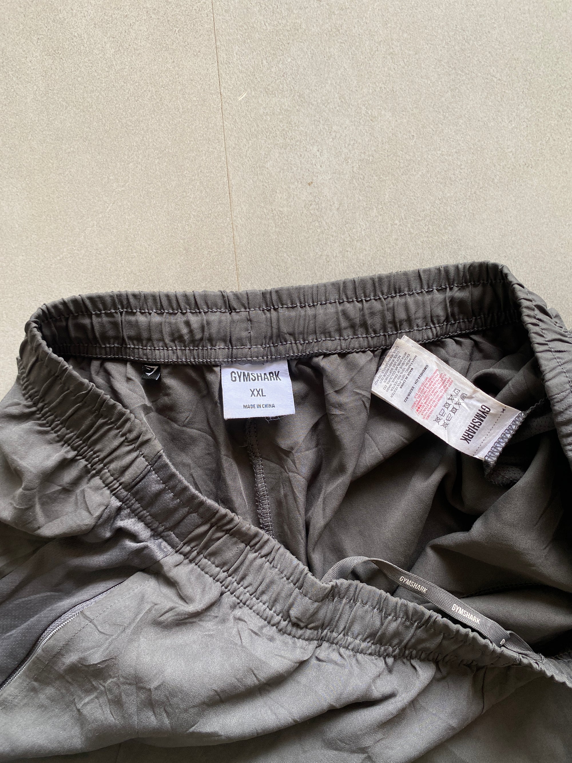 GYM SHARK SHORTS - XL