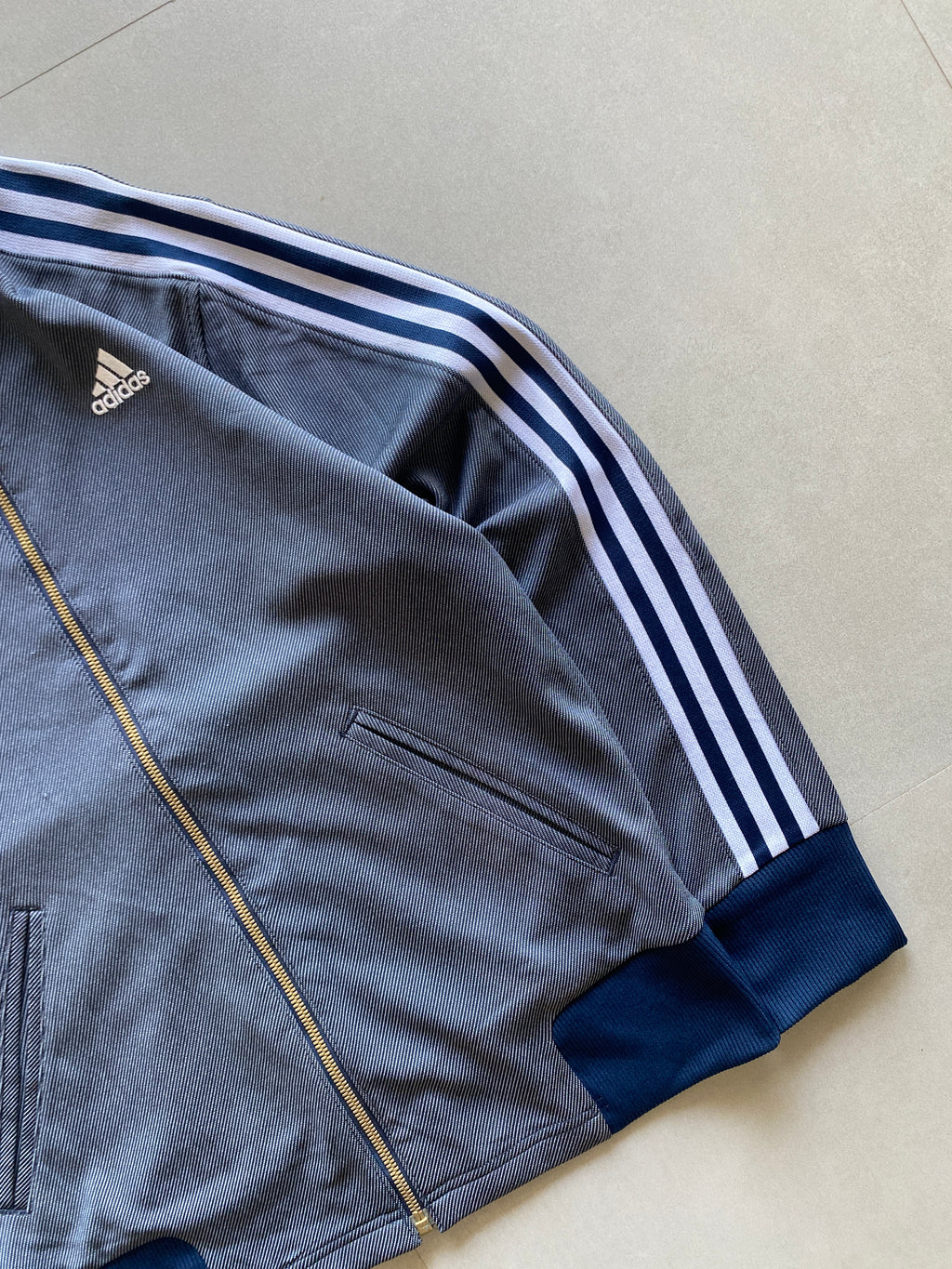 ADIDAS STRIPED JACKET - S