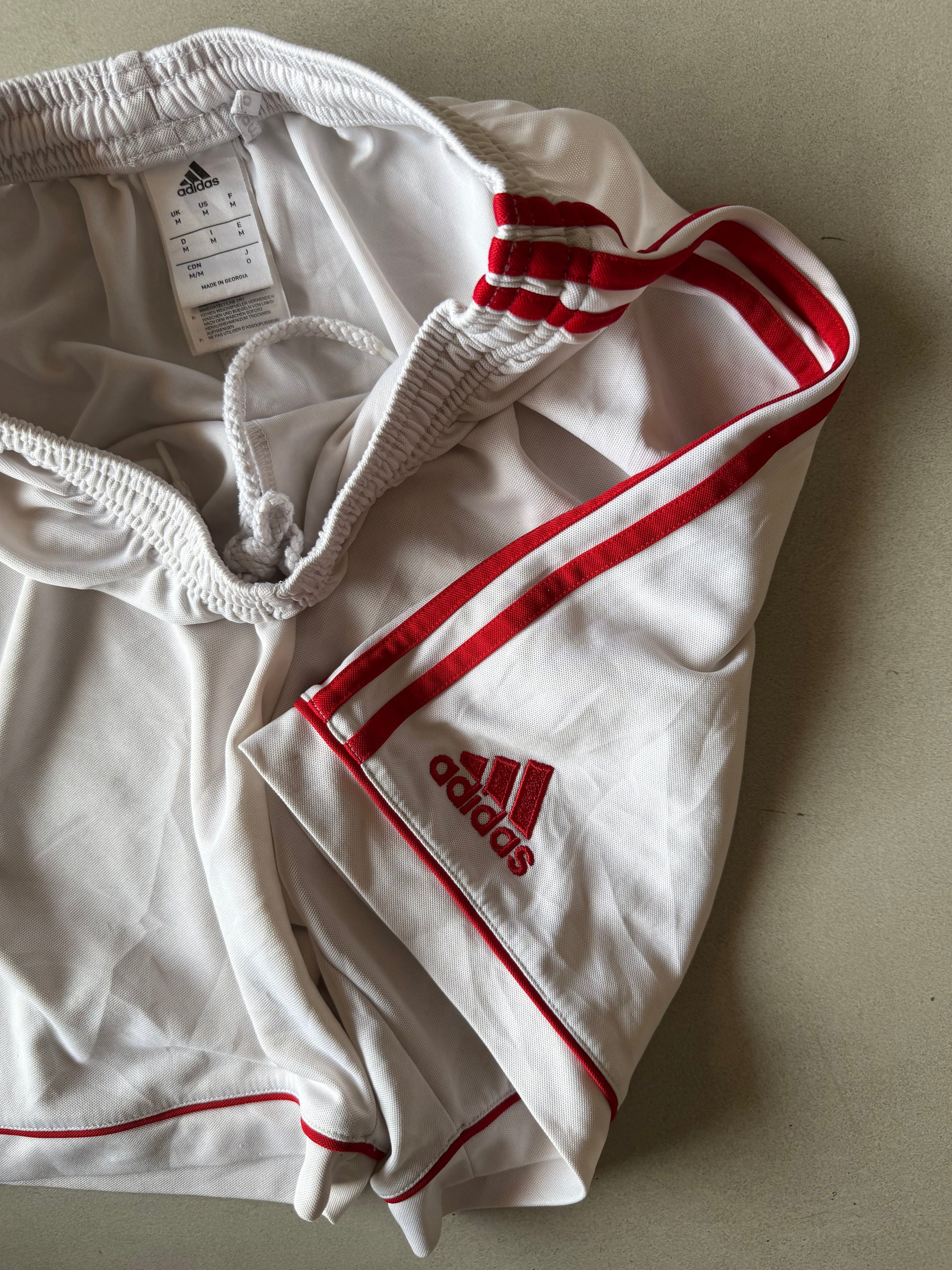 ADIDAS STRIPED SHORTS - S